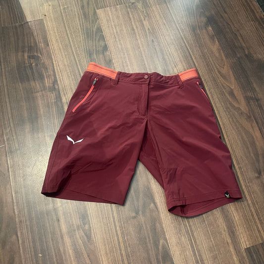 Elastische Shorts ( M Damen) kurze Hose von Salewa bordeaux rot