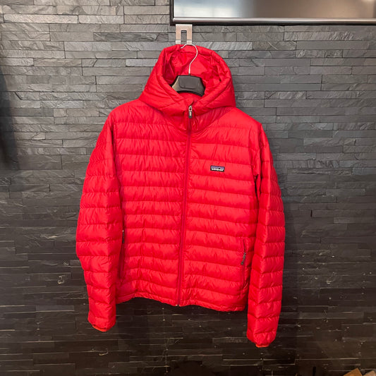 Patagonia Isolations- Daunen Jacke (M Herren) rot mit Kapuze