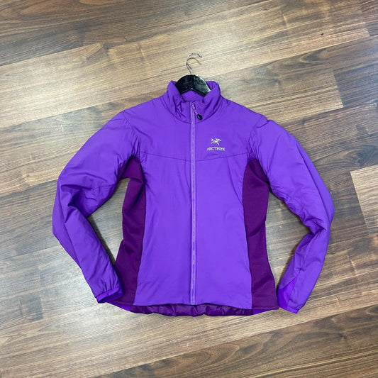 Jacke von Arcteryx Atom LT (M Damen) lila