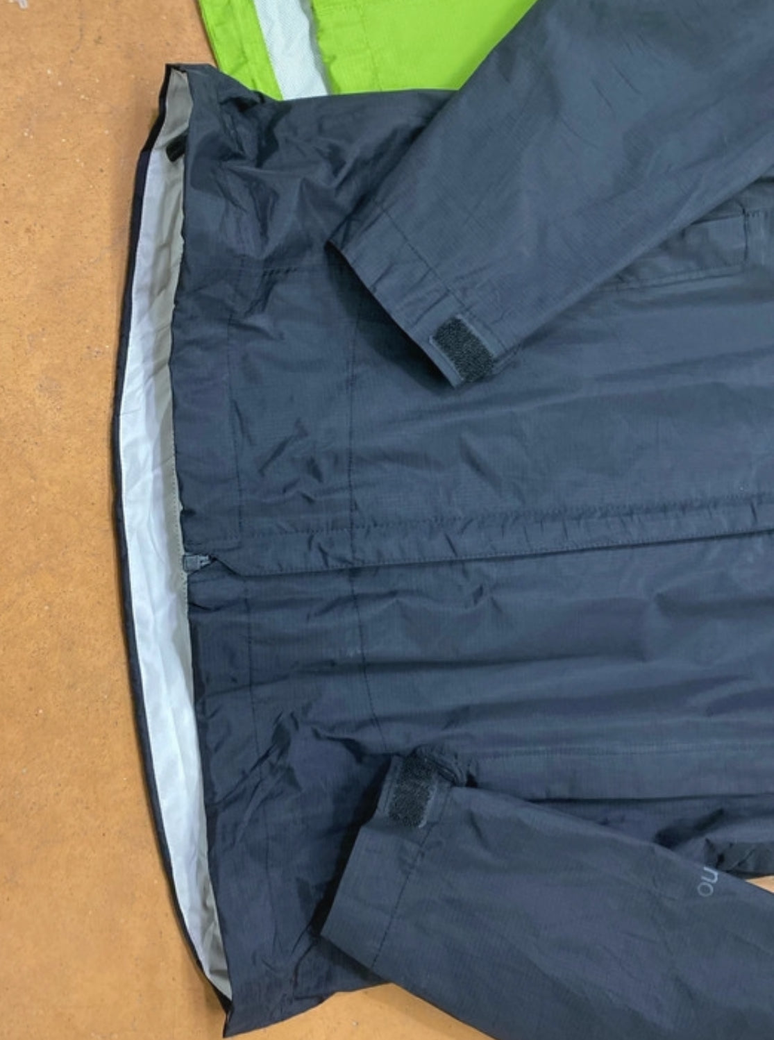 Hardshell Jacke von Patagonia (XS Damen) H2No™ Regenjacke schwarz und grün