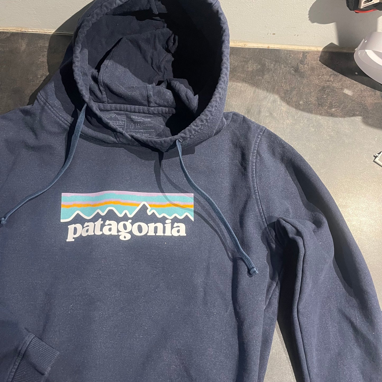 Patagonia Uprisal Hoodie (M Damen) P-6 Logo dunkelblau