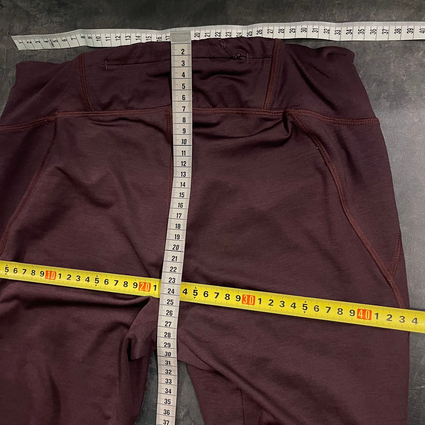 Jogging Hose / Leggings von Salomon (S Damen) lila / Aubergine