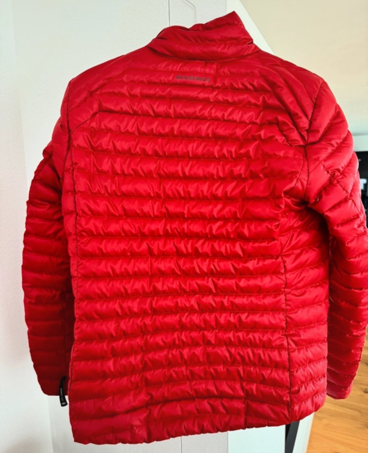 Daunen- Jacke von Mammut (XS und S Damen) rot