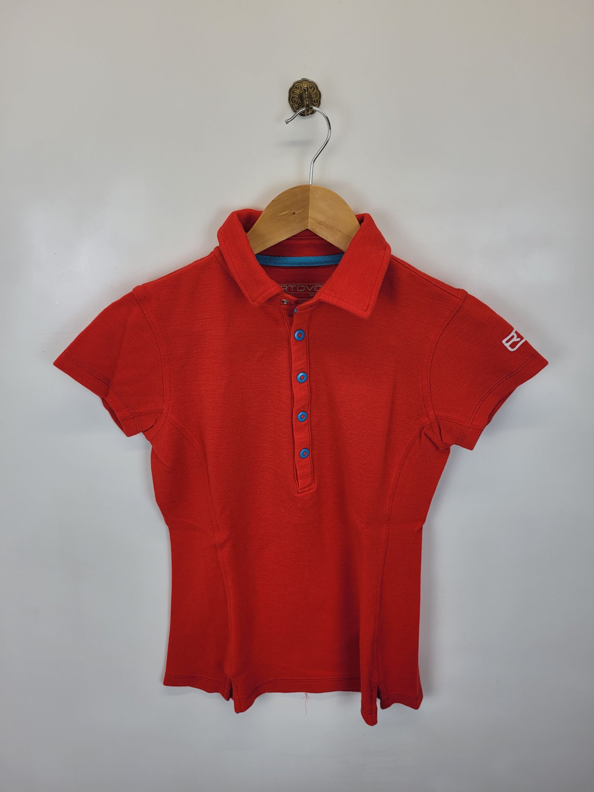 Rotes Poloshirt von Ortovox in Größe XS (Damen) - wanderlich.com