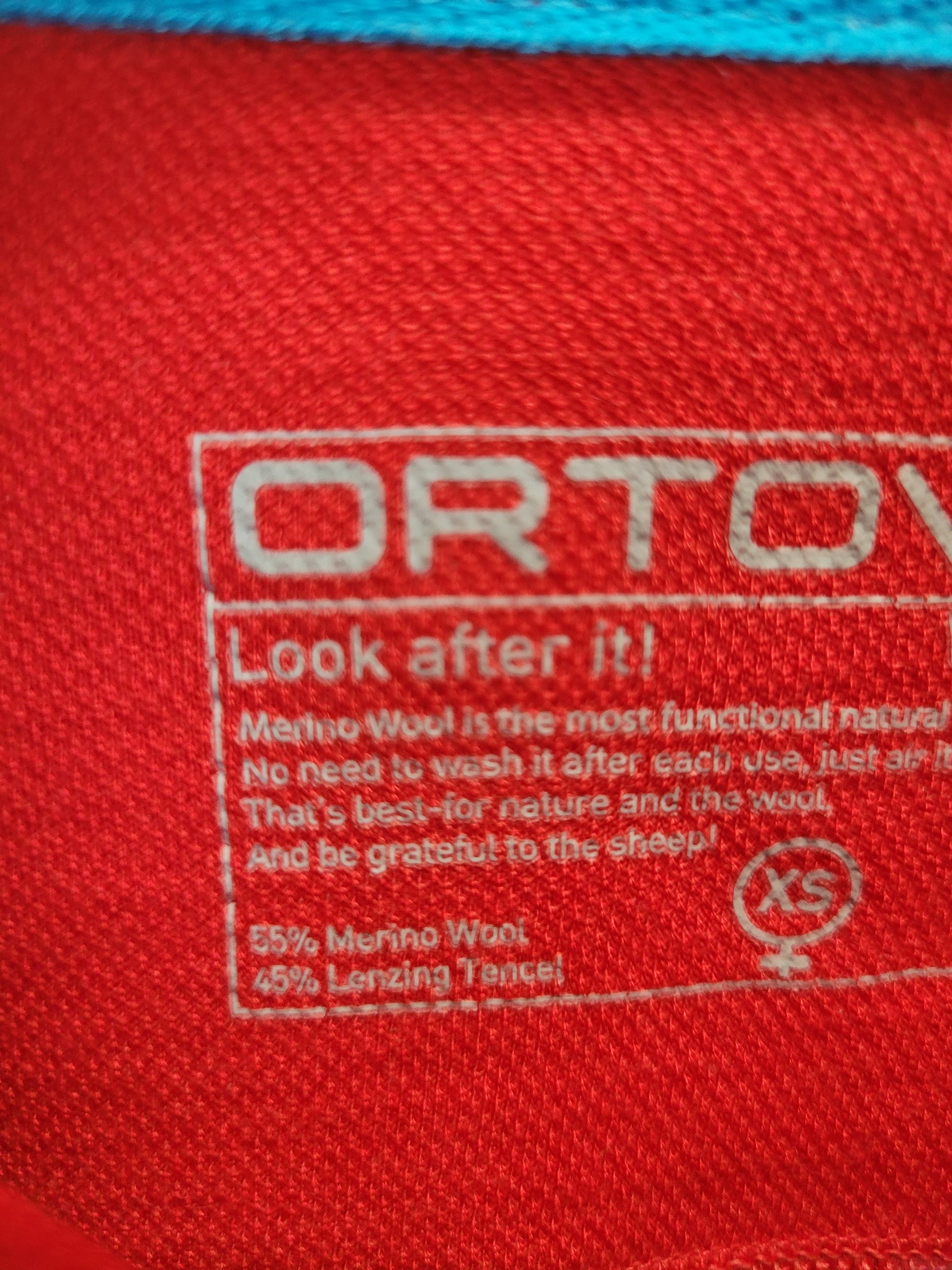 Rotes Poloshirt von Ortovox in Größe XS (Damen) - wanderlich.com
