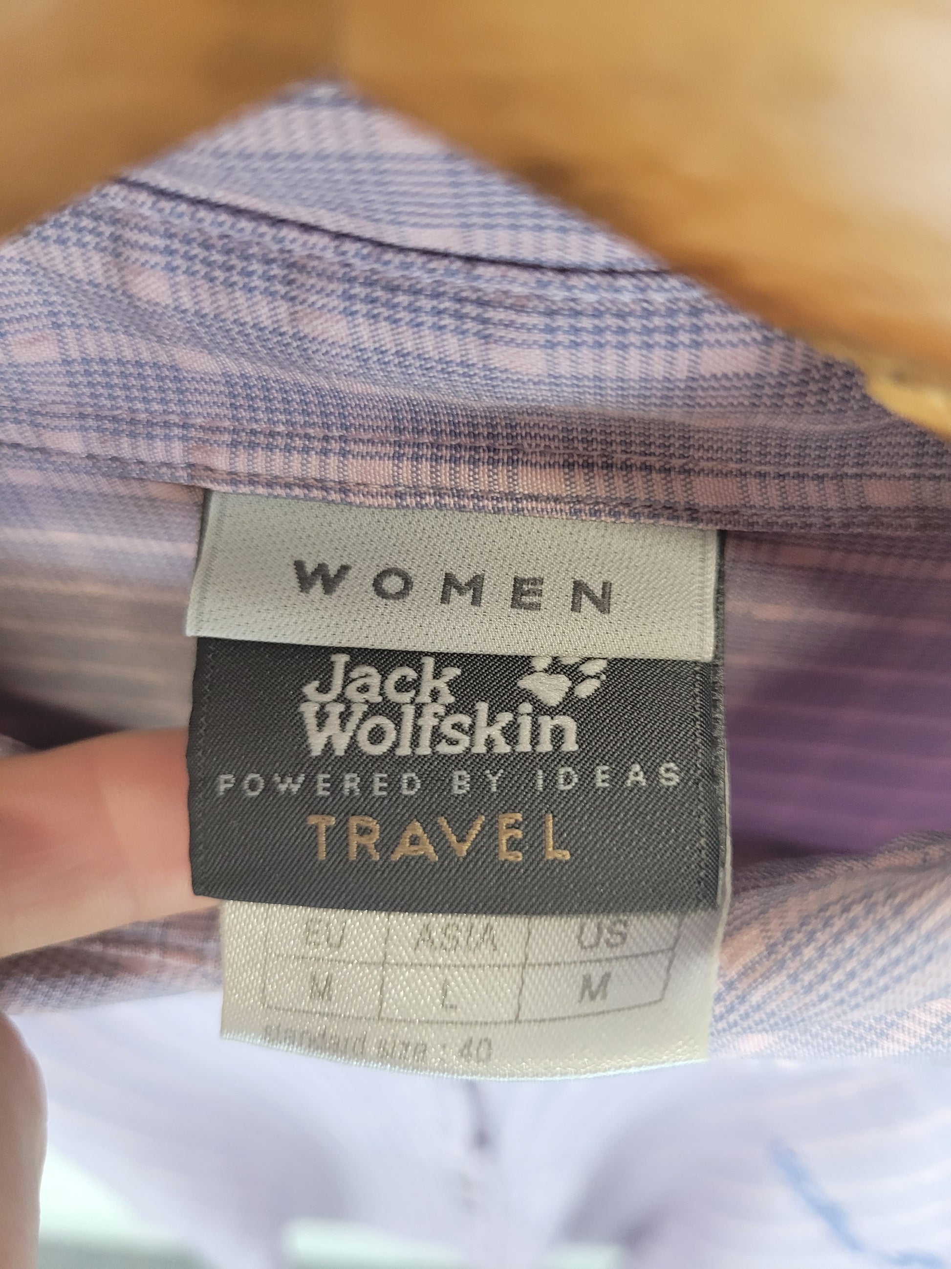 Flieder farbenes Hemd von Jack Wolfskin in Größe M (Damen) - wanderlich.com