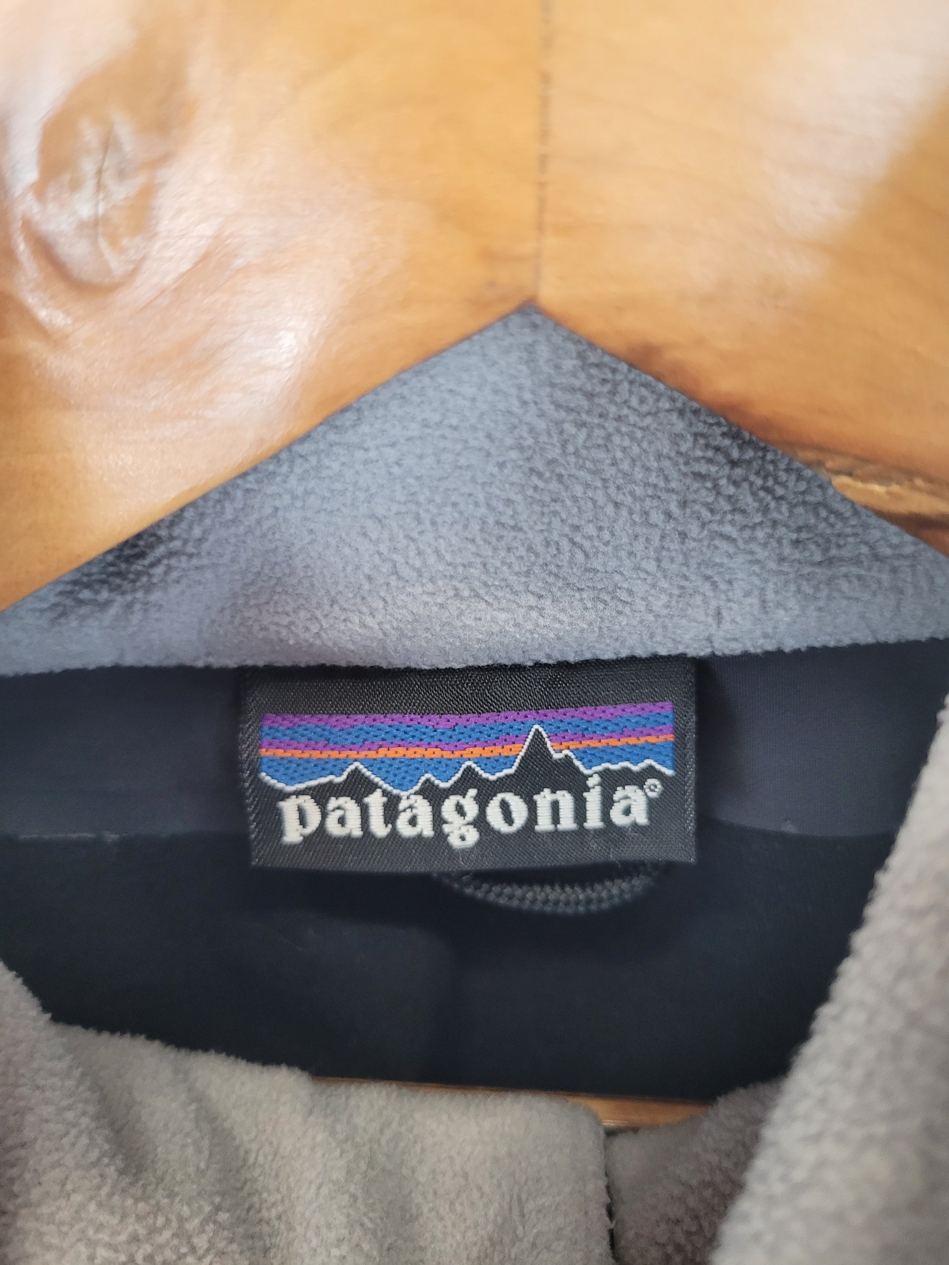 Schwarze Jacke von Patagonia in Größe S (Damen) - wanderlich.com