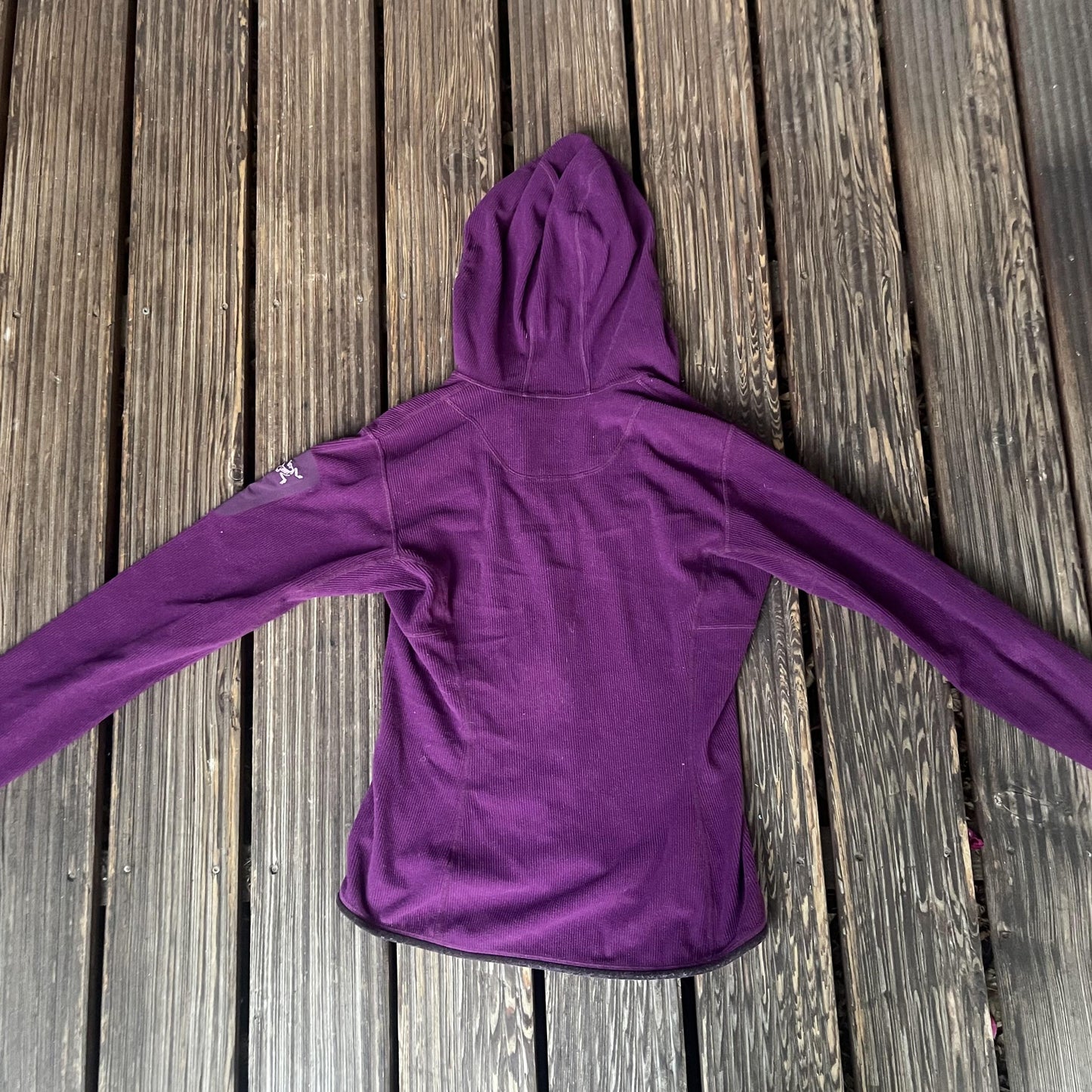 Fleece Jacke von Arcteryx (M Damen) Hoodie Cord Optik lila