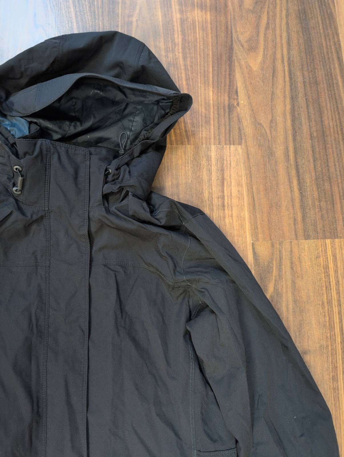 Leicht gefütterter Regenmantel Parka von Marmot (M Damen) schwarz - wanderlich.com