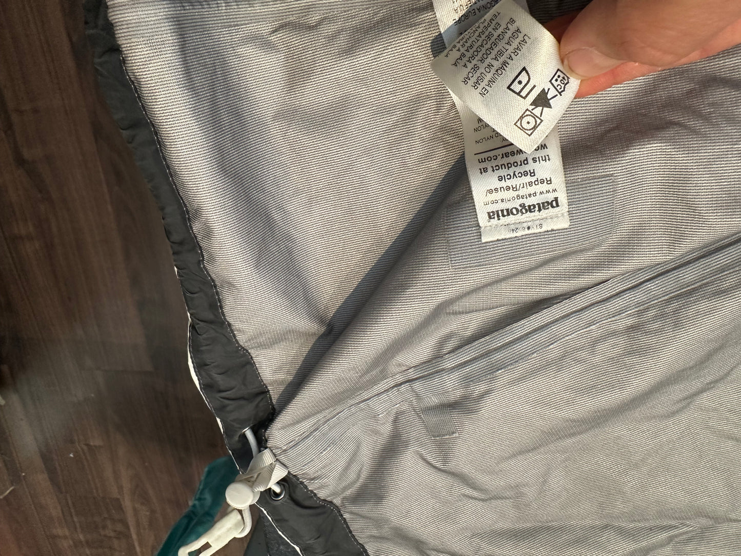 Regen Jacke von Patagonia (M Damen) Torrent Shell weiß