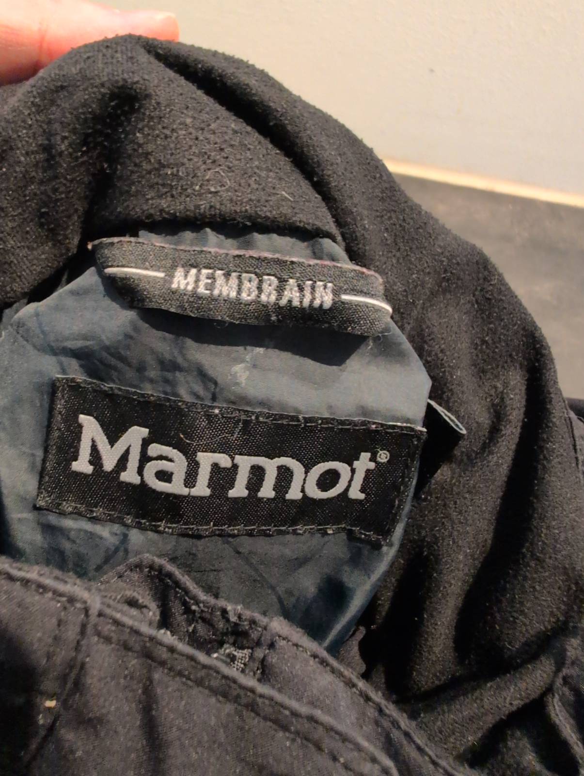 Leicht gefütterter Regenmantel Parka von Marmot (M Damen) schwarz - wanderlich.com