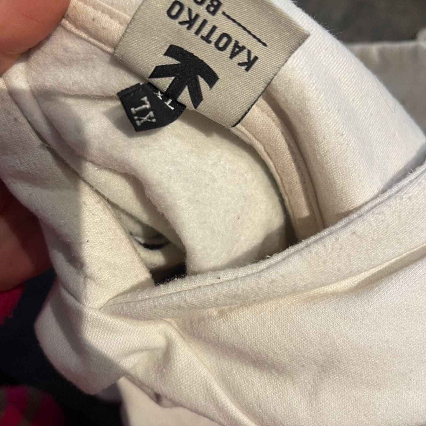 Hoodie von Kaotiko in Größe L / XL weiß bunt