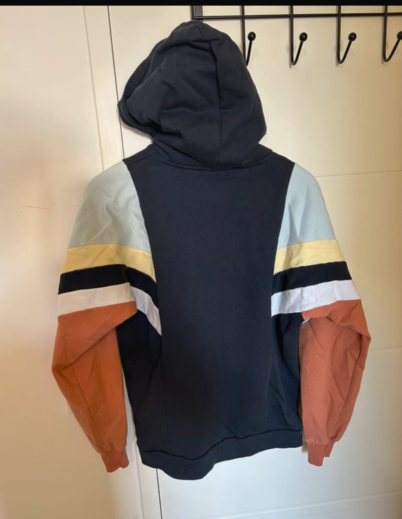 Hoodie von Kaotiko (in Größe M) bunt marineblau
