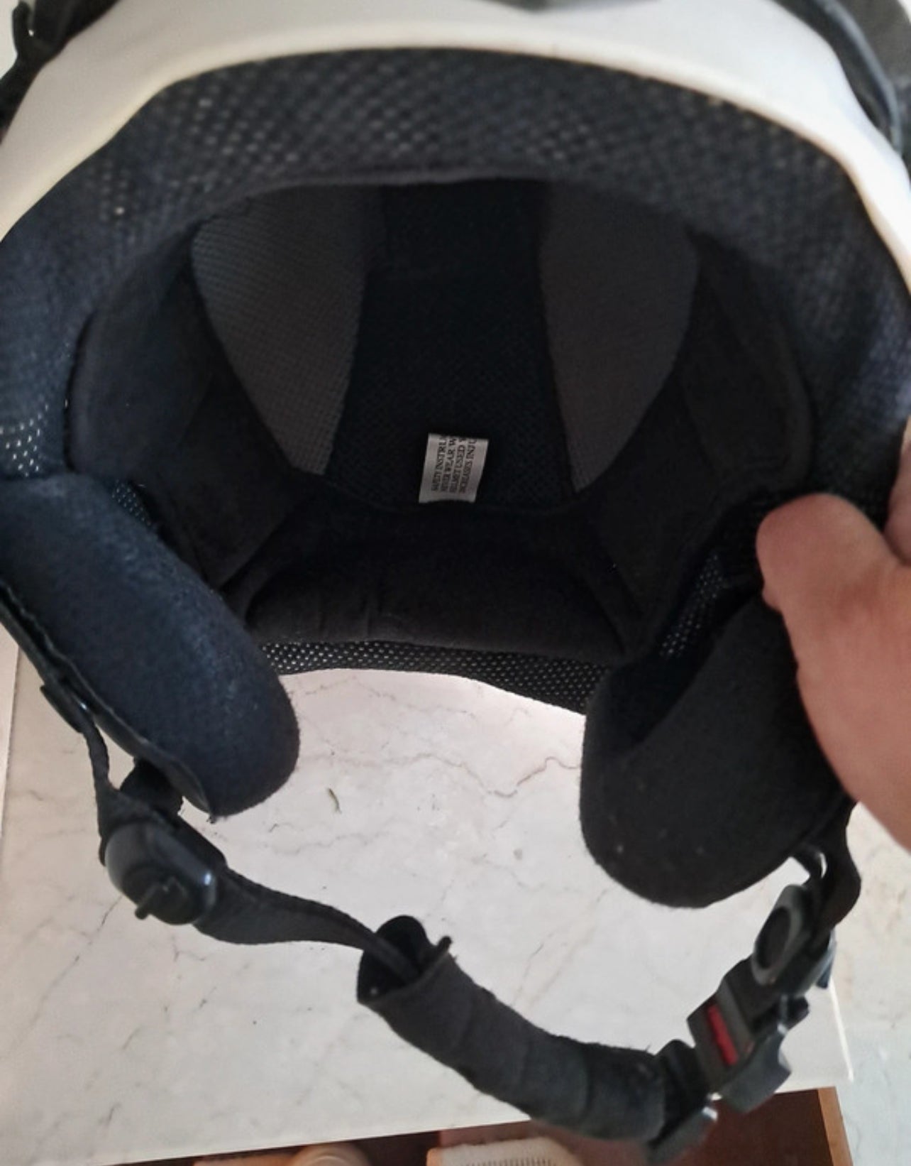 Ski Helm und Brille von Uvex weiß