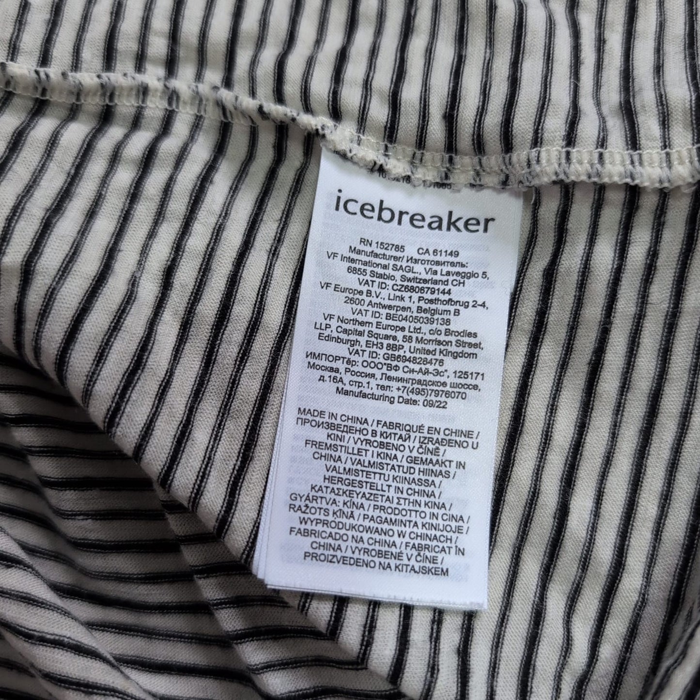T-Shirt von Icebreaker Merino (XL Damen) weiß gestreift - wanderlich.com