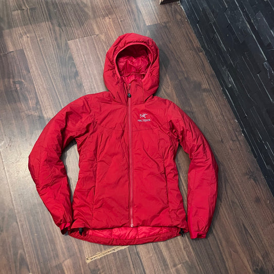 Warme Jacke von Arcteryx Atom AR (XS Damen) Heavyweight rot