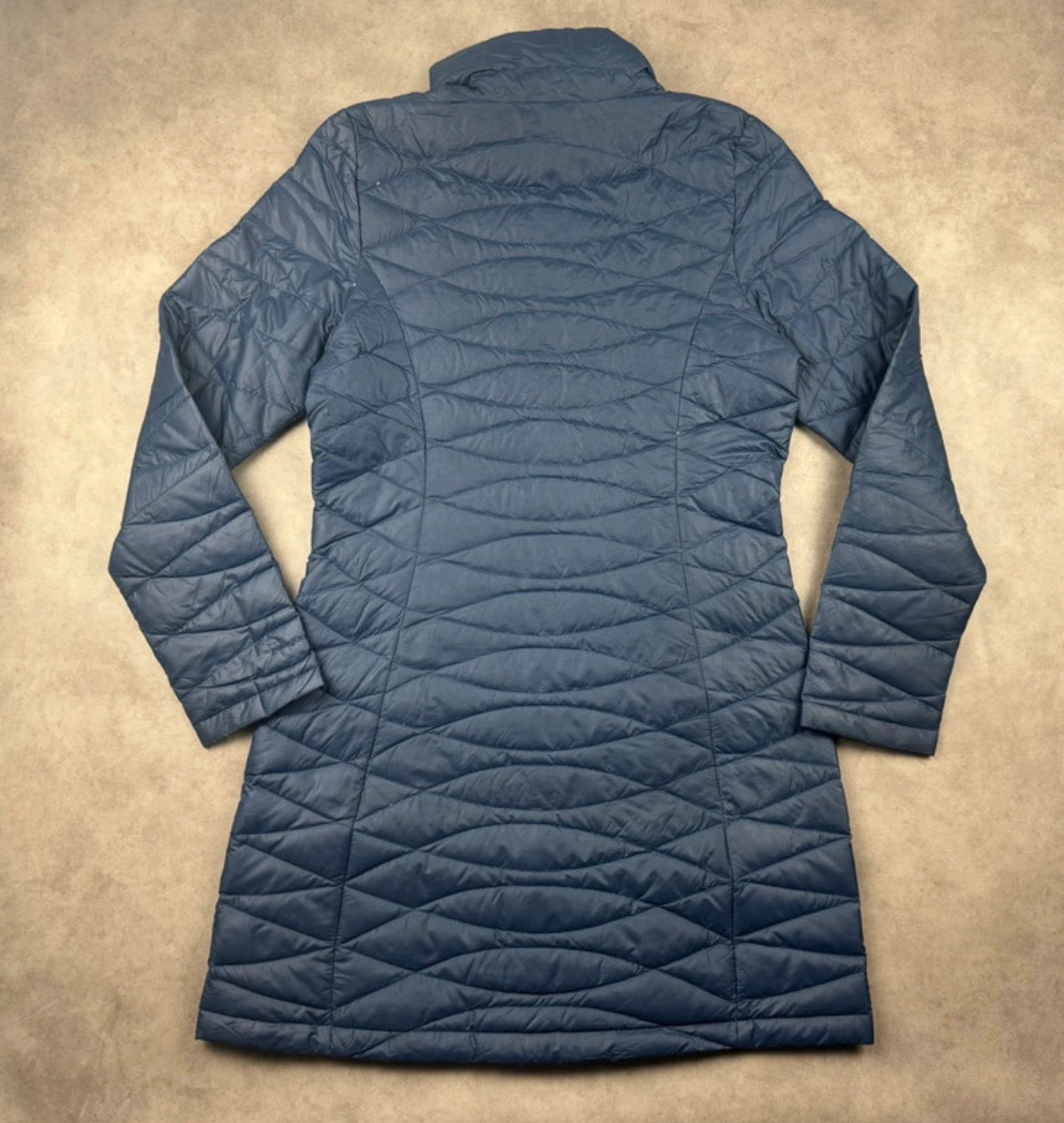 Daunen Mantel Patagonia (M Damen) Isolation Steppmantel dunkelblau - wanderlich.com