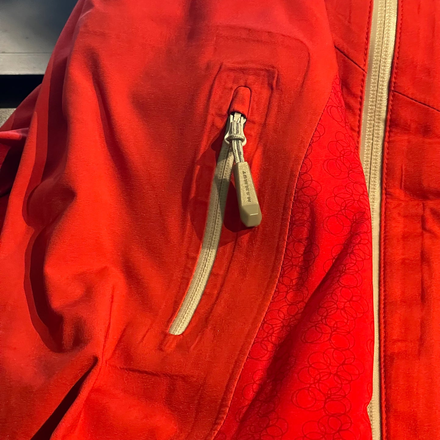 1,5 lagige Kapuzen Jacke von Mammut Dry-Tech (M Damen) rot