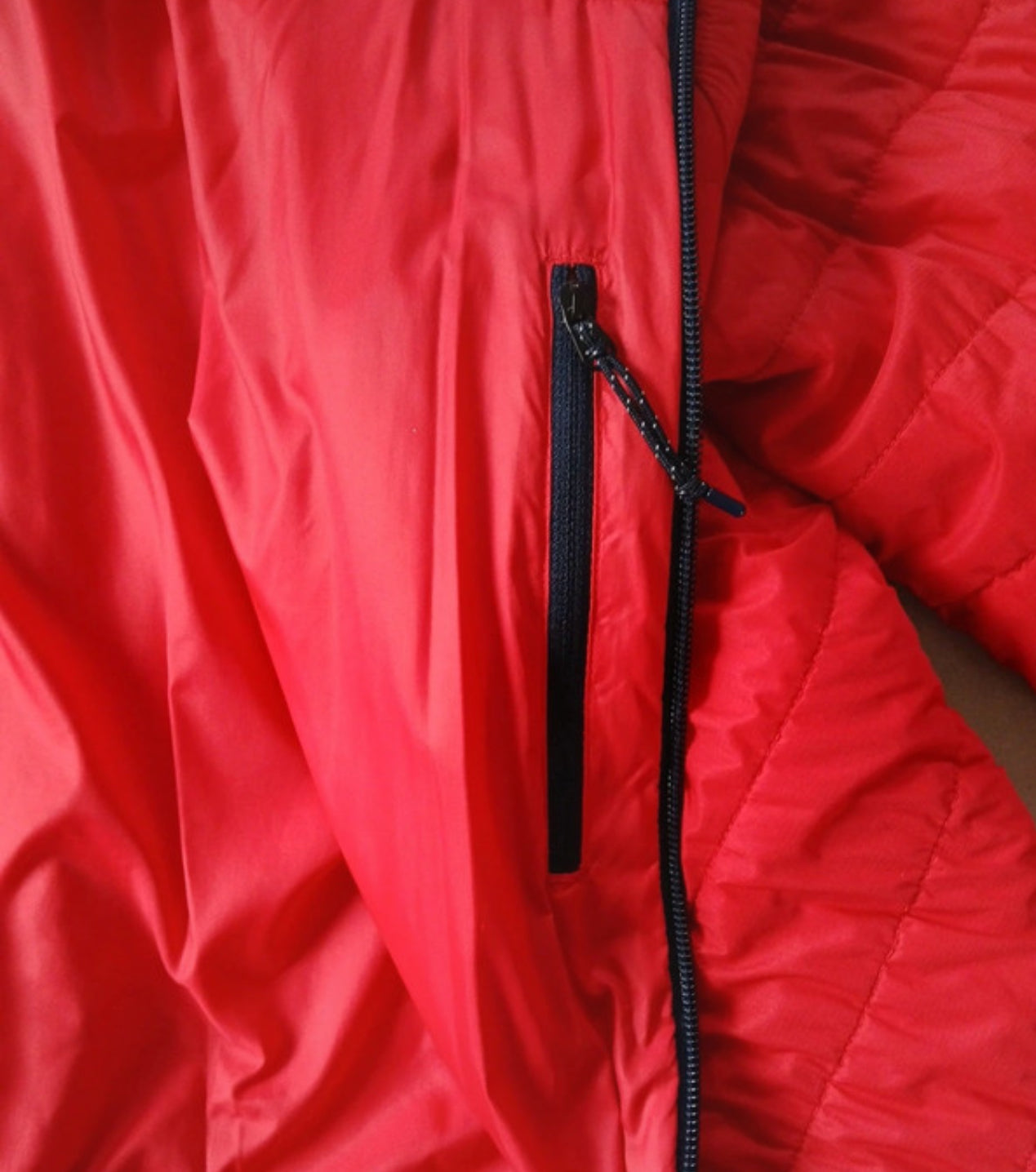 Kapuzen Stepp Jacke von Icebreaker Merino (L Herren) Isolation rot