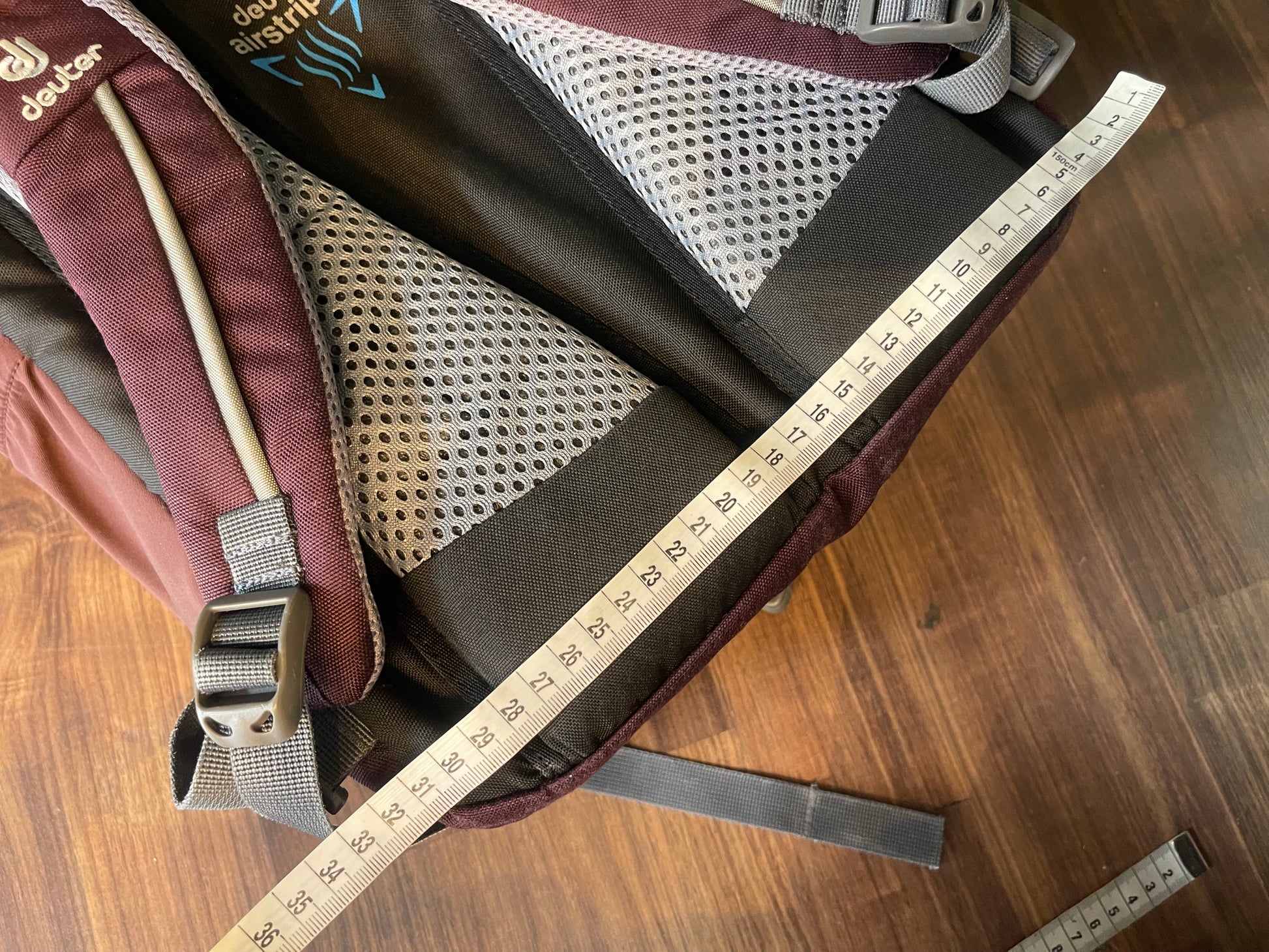 Deuter Rucksack beerenfarbig AirStripes - wanderlich.com