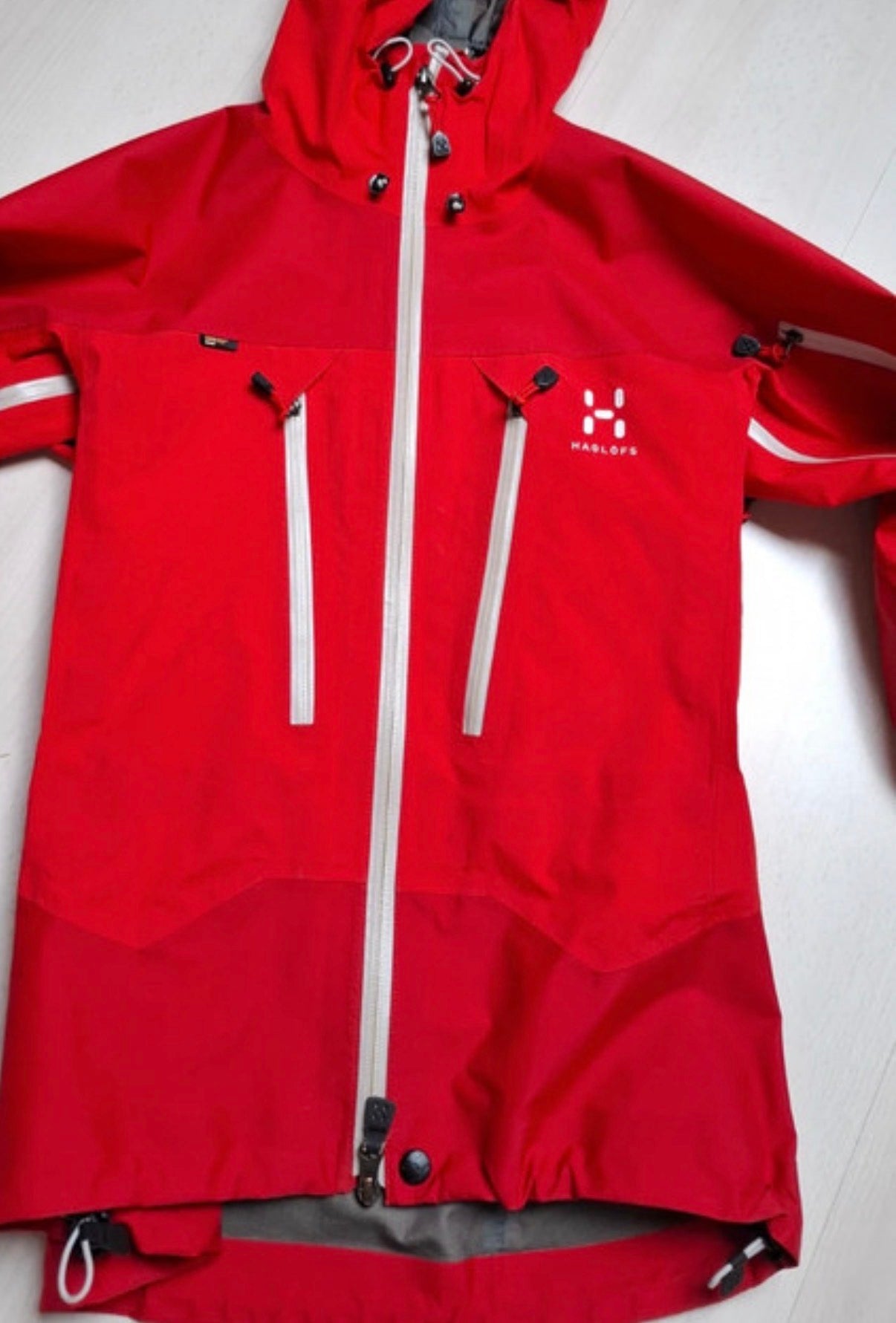 Hardshell Jacke von Haglöfs (S Damen) GoreTex Pro rot - wanderlich.com