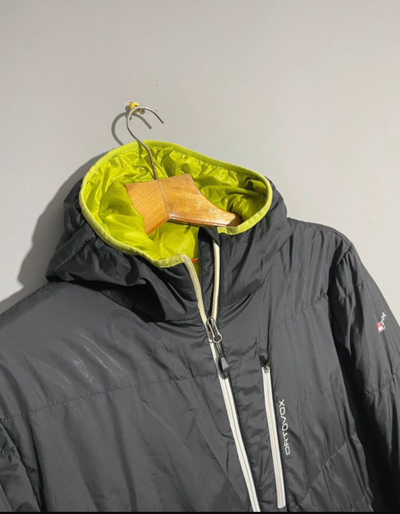 Wolle / Daunen Isolation Jacke Ortovox (L Herren) schwarz mit Kapuze