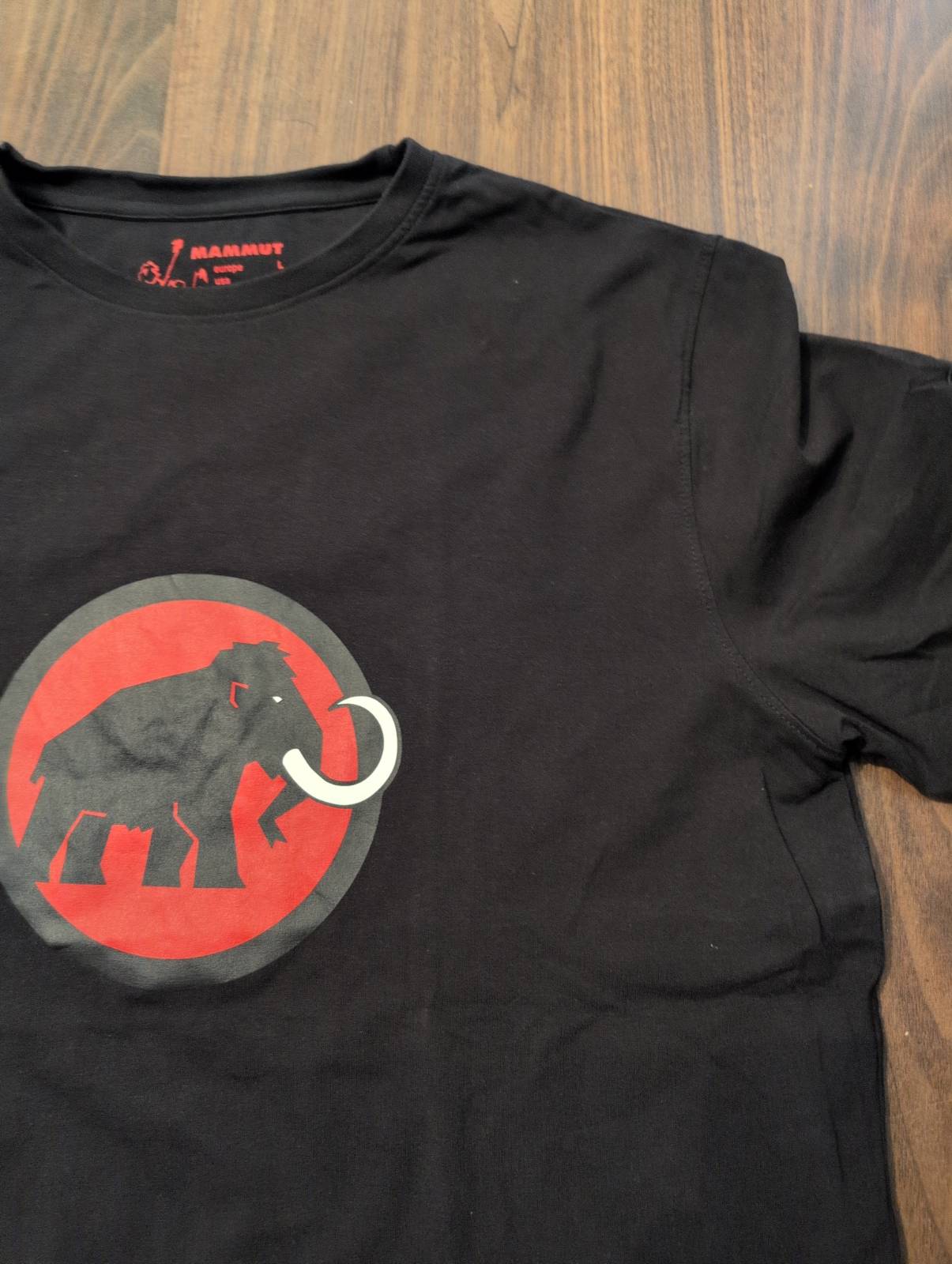 T-Shirt von Mammut (L Herren) Baumwolle schwarz Brustprint