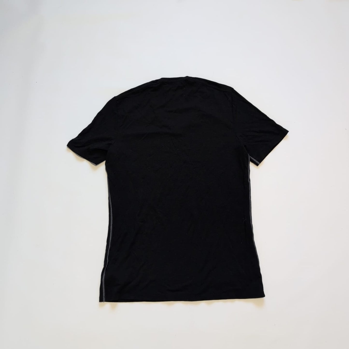 Merino T-Shirt von Icebreaker (L Herren) schwarz - wanderlich.com