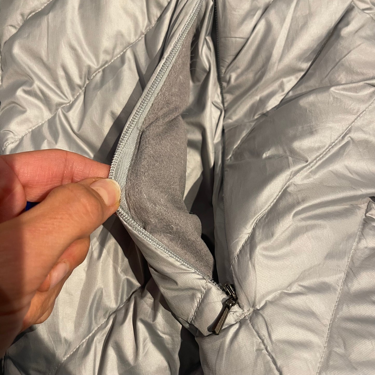 Daunen Mantel Patagonia (L Damen) lange Steppjacke Silber grau