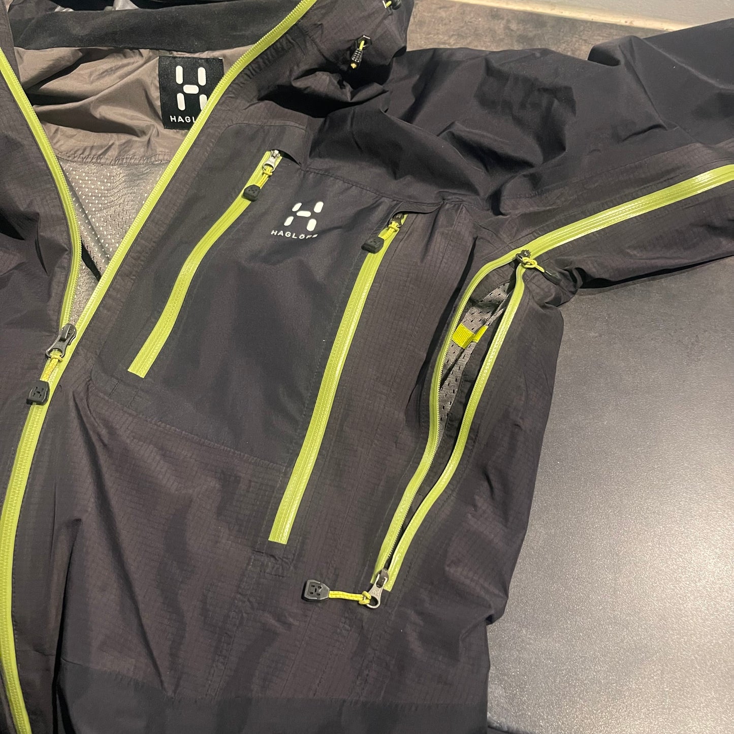 Hardshell Jacke von Haglöfs (L Herren) Goretex schwarz