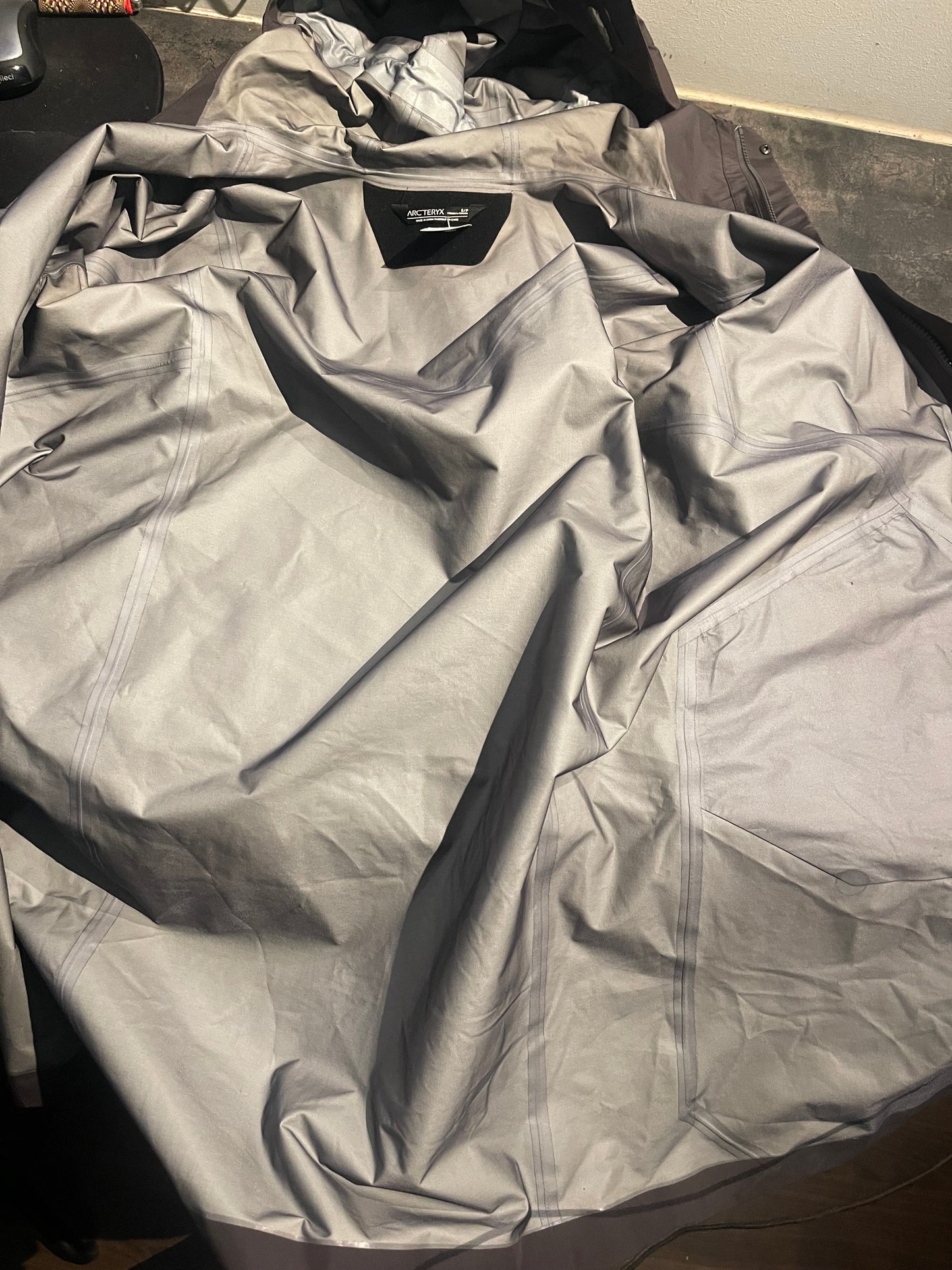 Arcteryx Regenmantel 3L Hardshell Parka (S Damen) grau