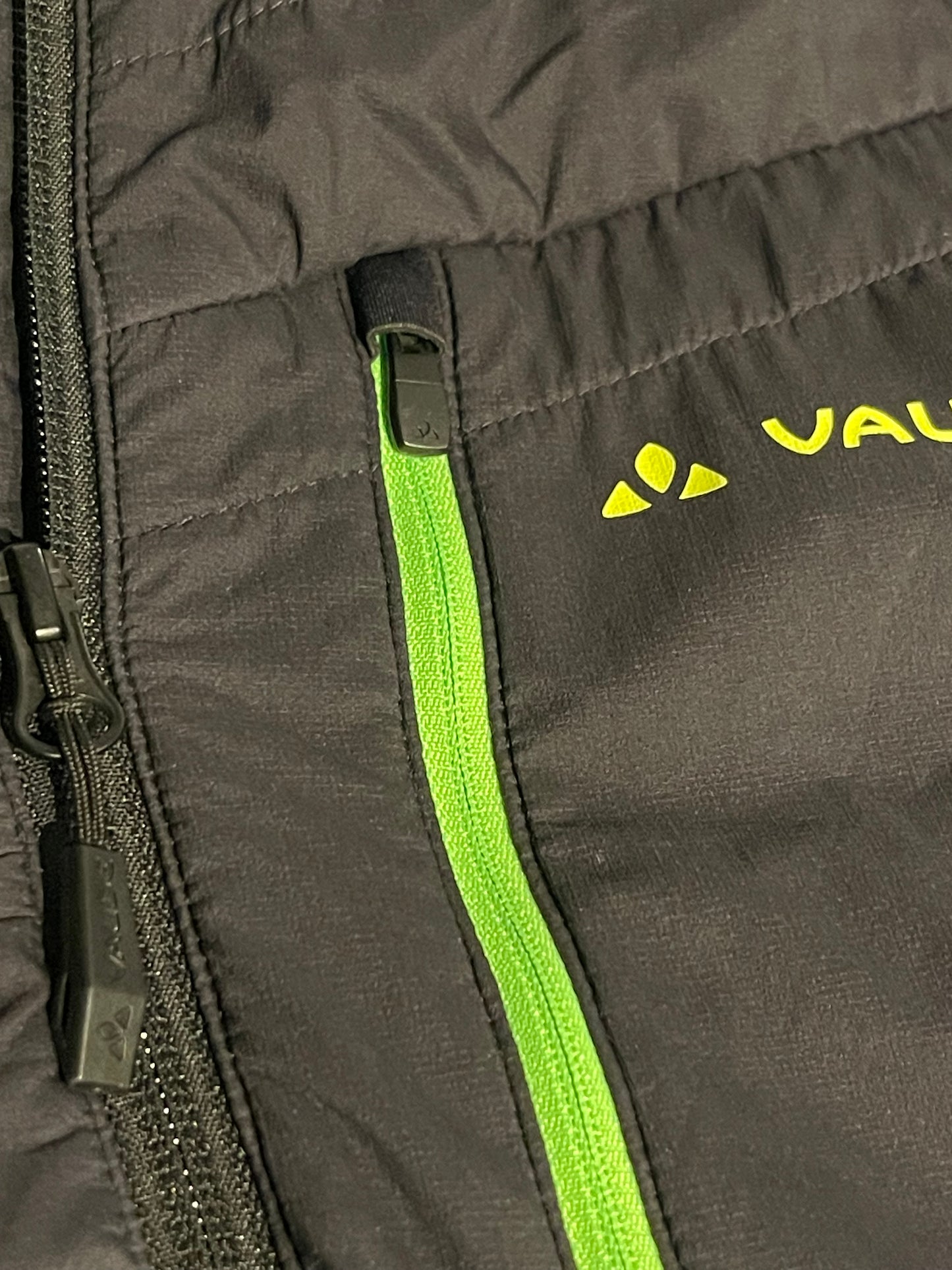 Primaloft Jacke von Vaude (Herren XL/ 54 ) Kapuzenjacke schwarz