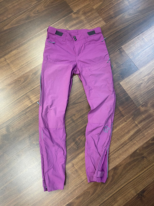 Leichte Trekking Hose von Norrøna (XS Damen) Purple Rain