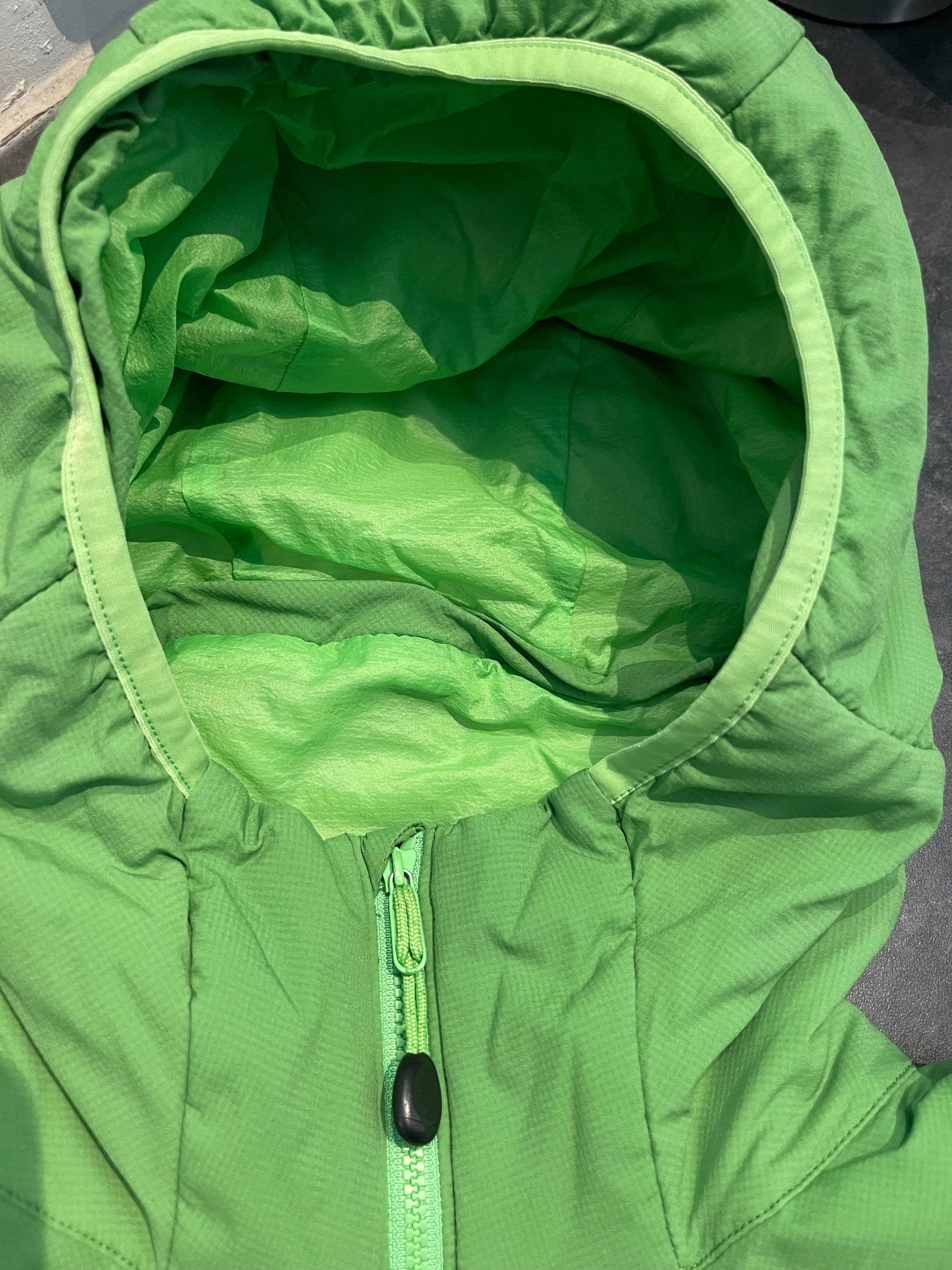 Ultraleichte gefütterte Jacke von Arcteryx Atom LT (XL Damen) grün - wanderlich.com