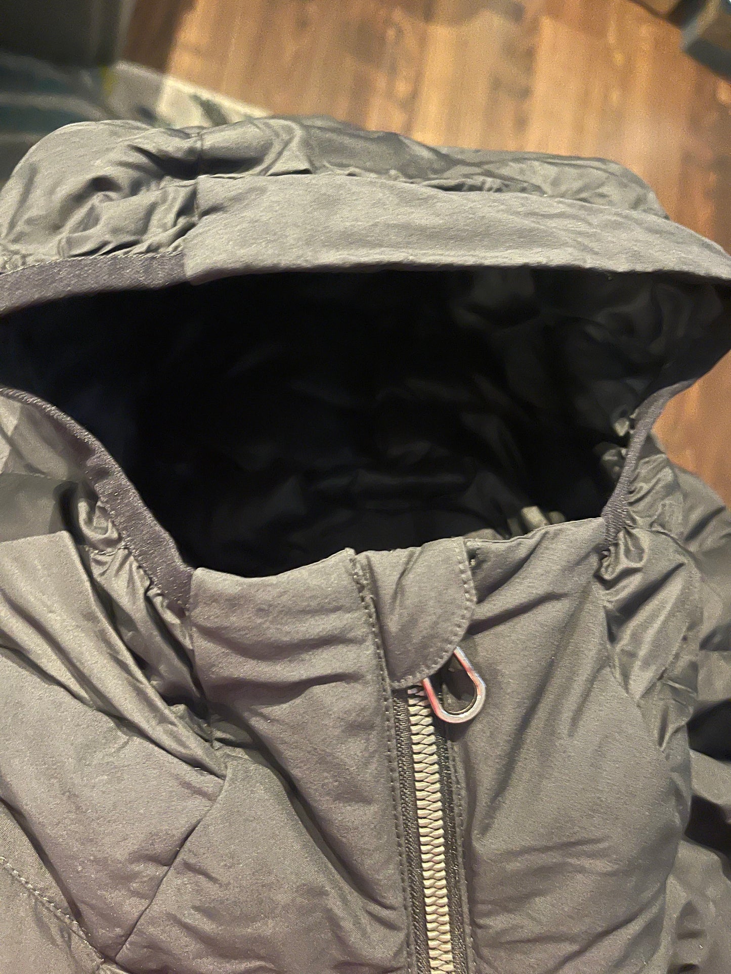 Isolations Jacke von Haglöfs (M Herren) Kapuzen Steppjacke Kunstdaune schwarz