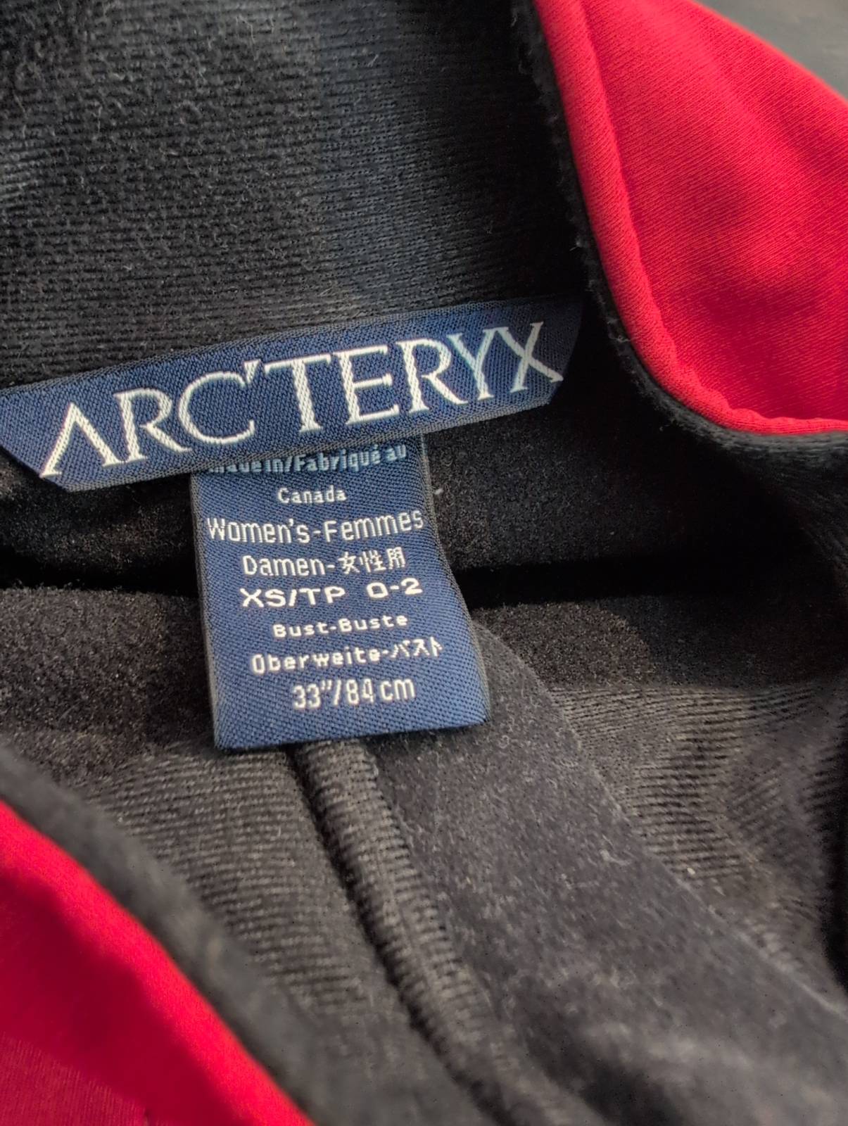 Jacke von Arcteryx (XS Damen) rot - wanderlich.com