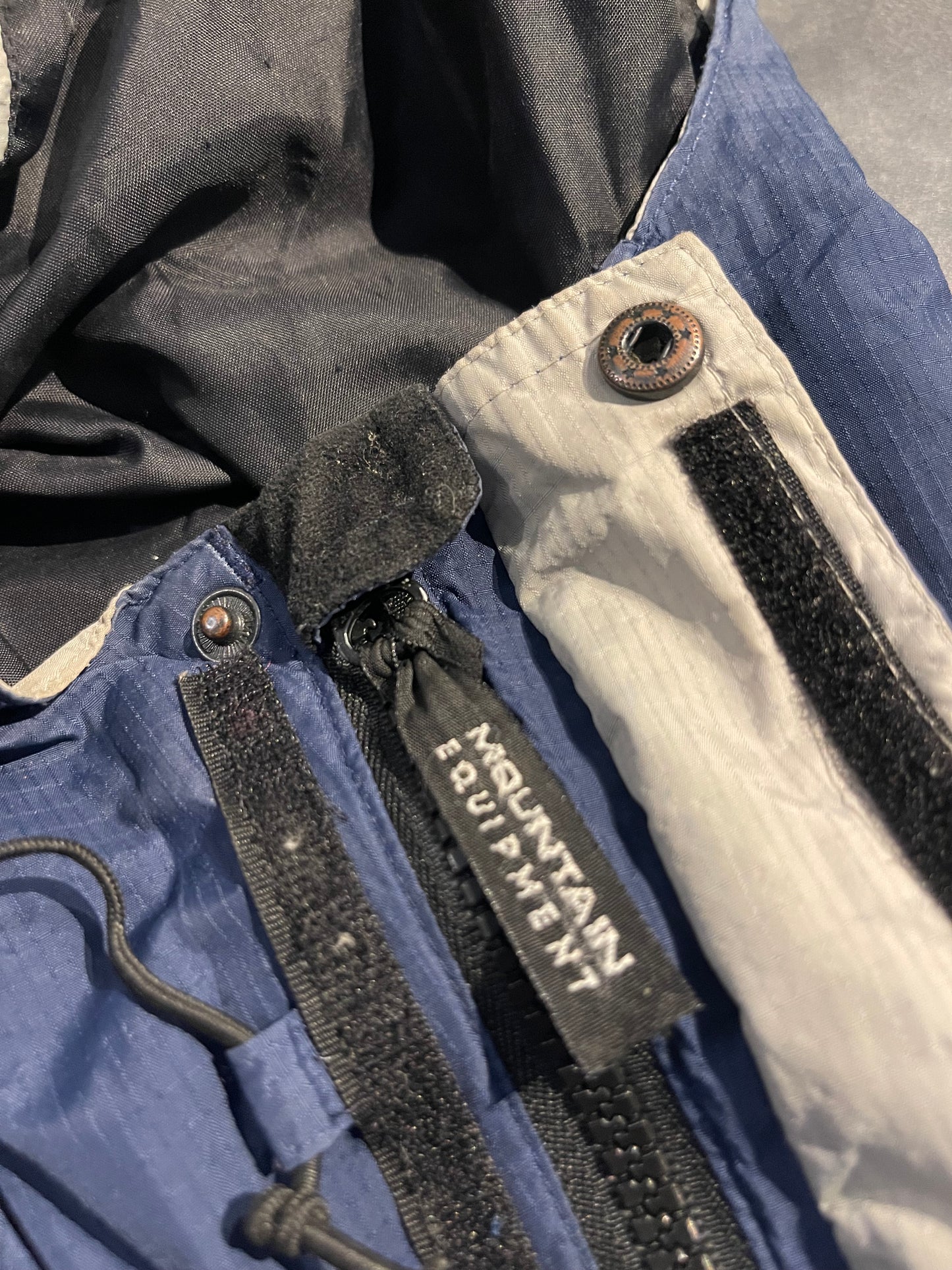 Leichte Regen Jacke von Mountain Equipment (M Herren) dunkelblau