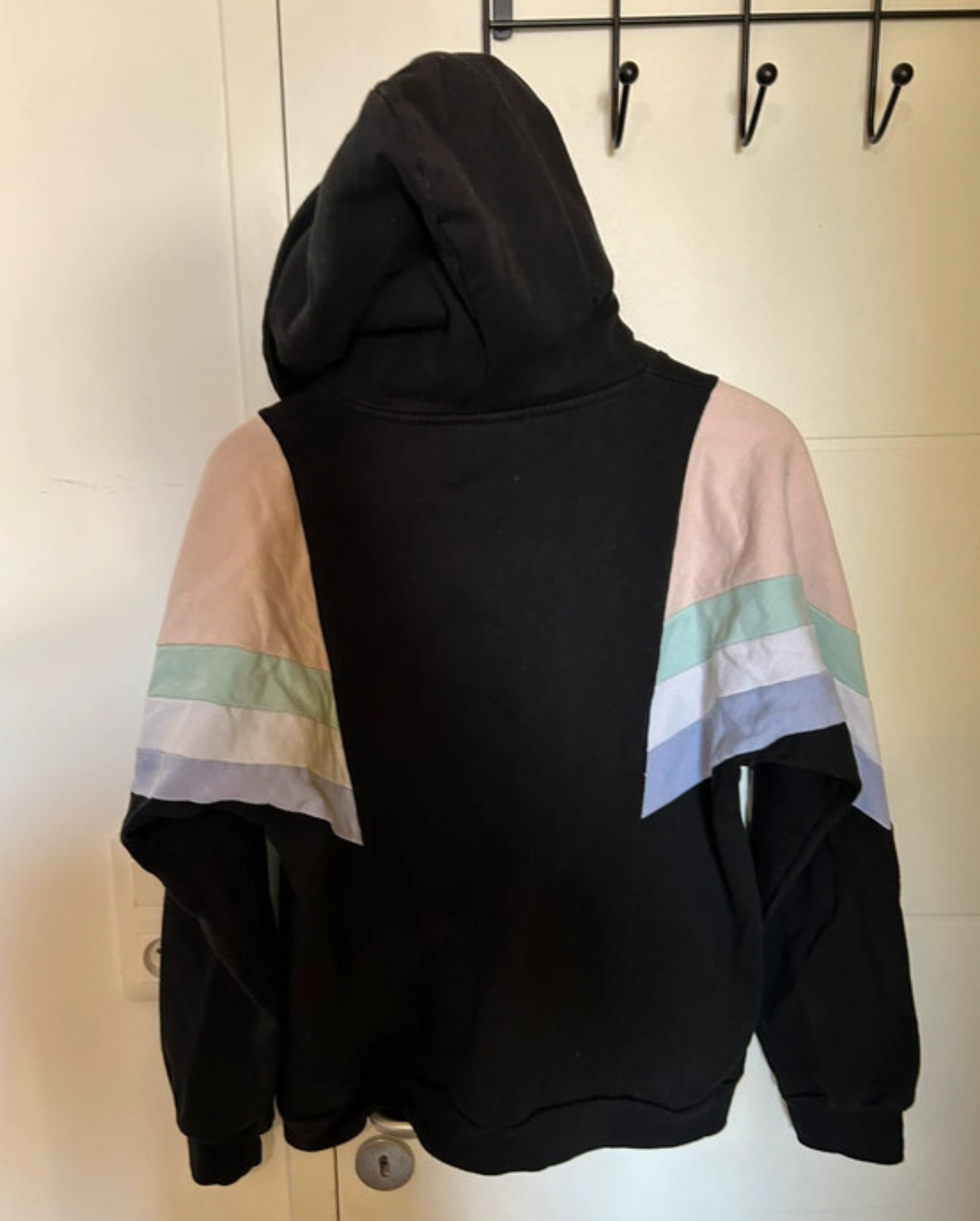 Hoodie von Kaotiko in Größe M schwarz bunt