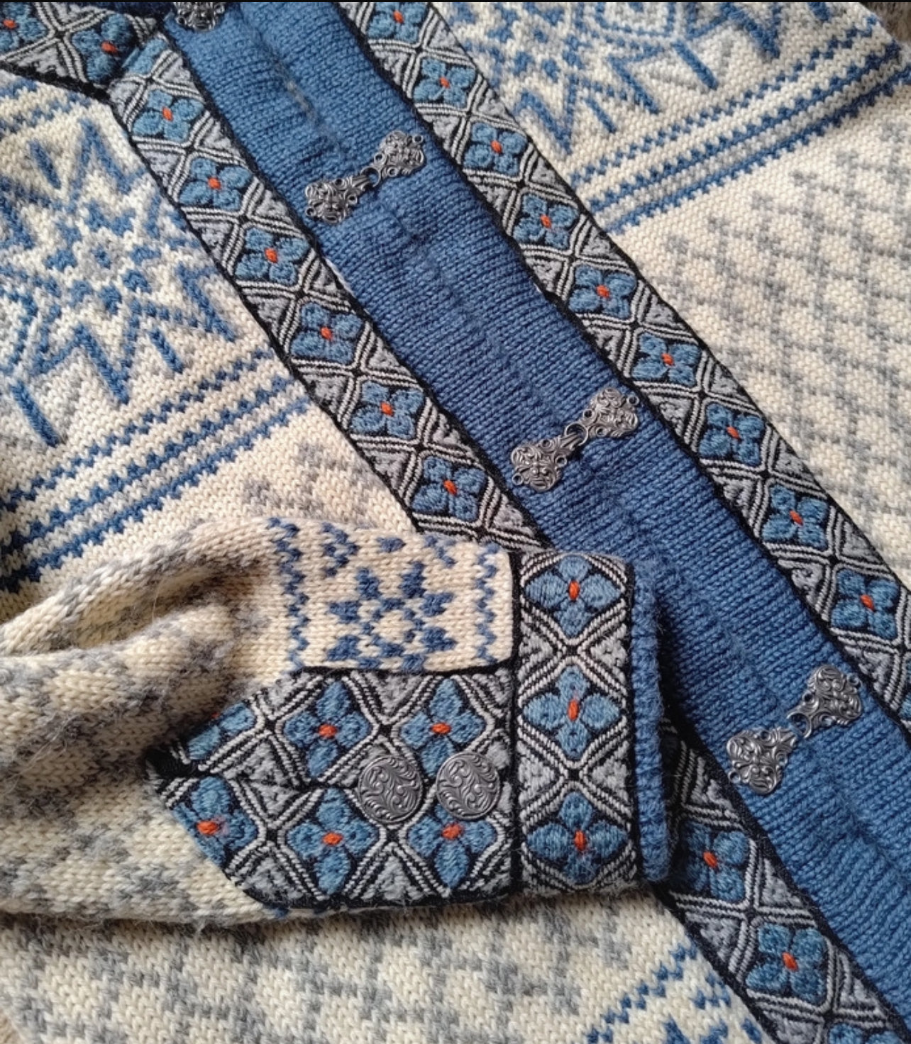 Strickjacke von Dale of Norway (in Größe S / M ) weiß-blau