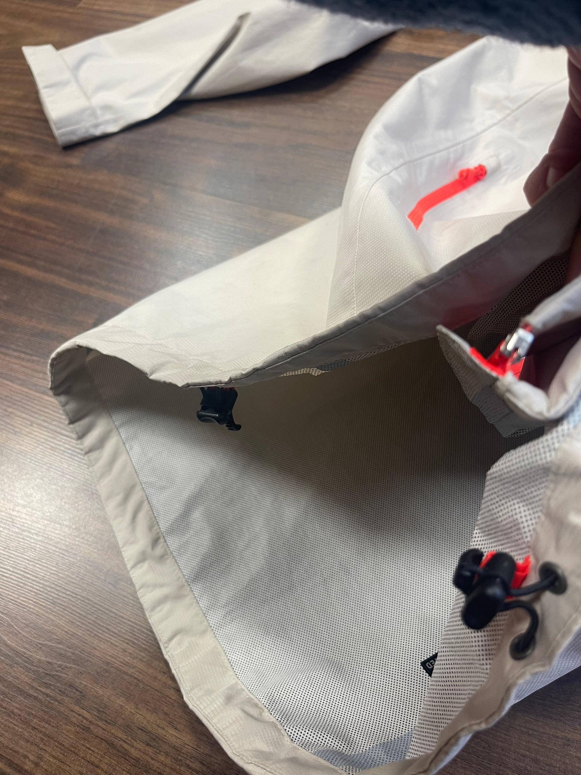 Regen Jacke von Salewa (L Damen) wasserdicht hellbeige / creme - wanderlich.com