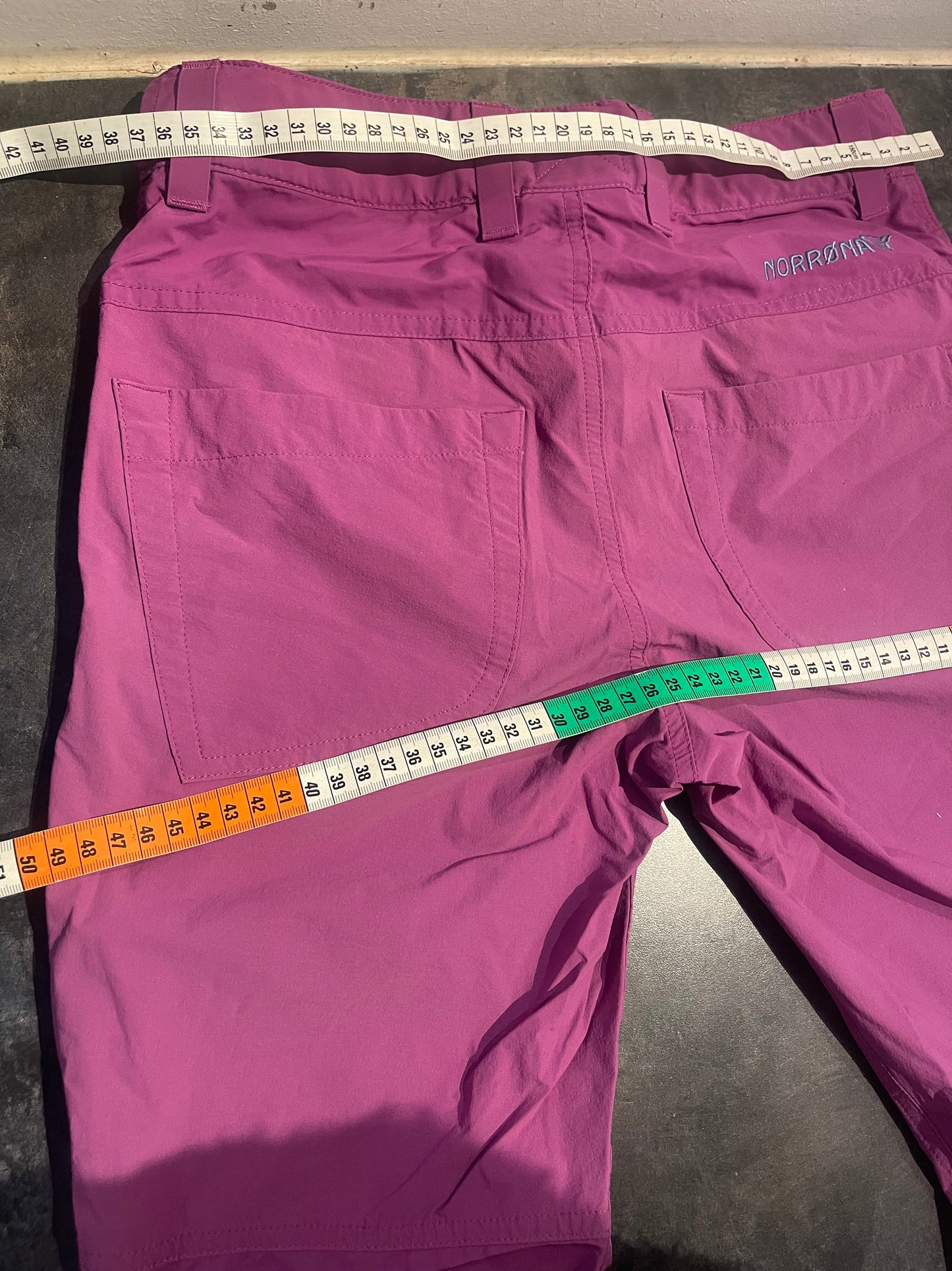 Leichte Trekking Hose von Norrøna (XS Damen) Purple Rain - wanderlich.com