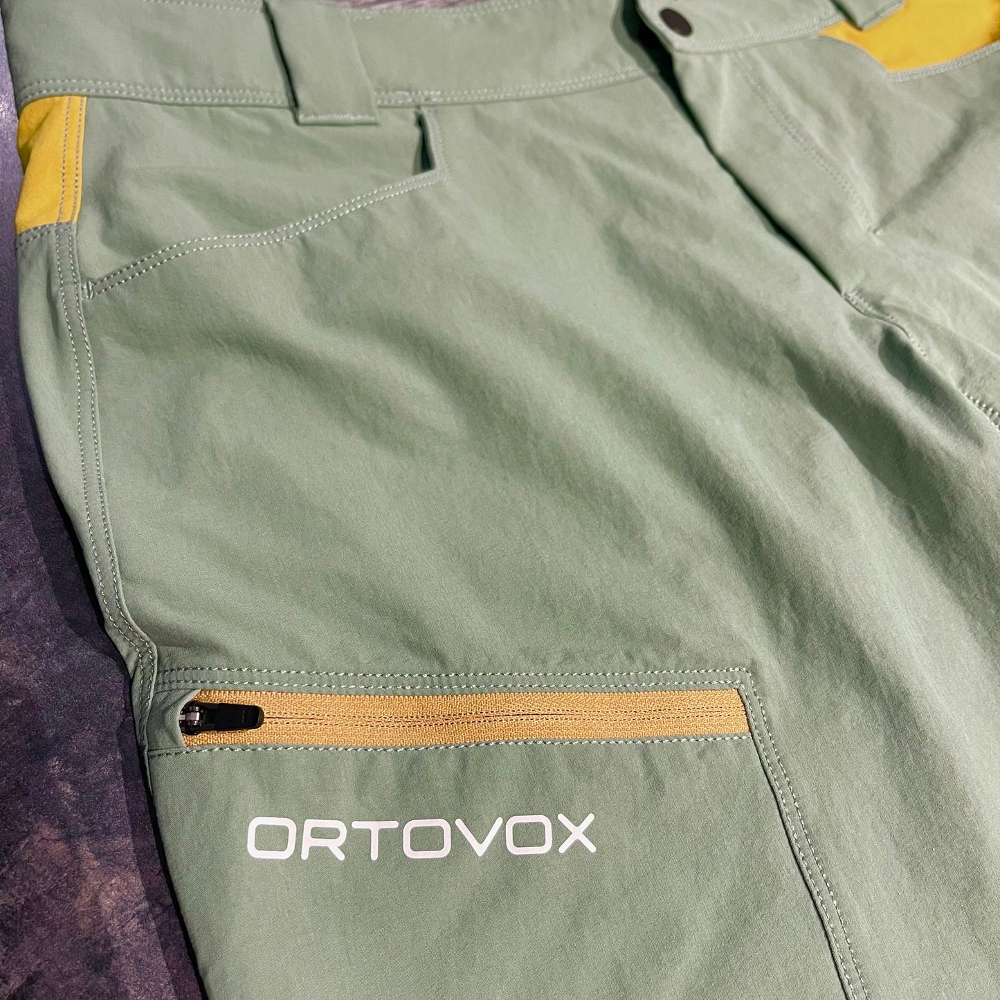 Shorts Ortovox (M Damen) kurze Hose grün-gelb