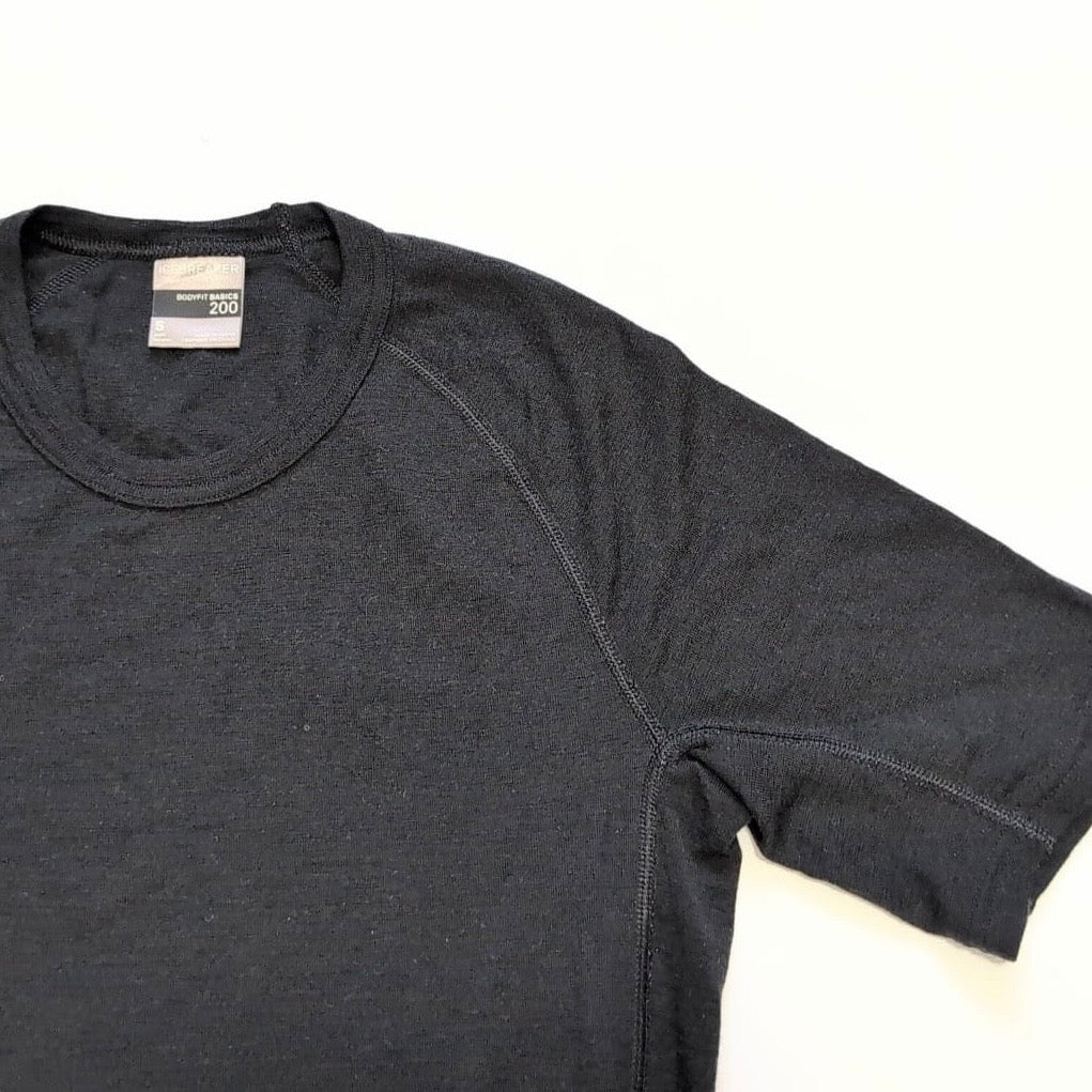 T-Shirt von Icebreaker Merino 200 (S Herren) Baselayer schwarz