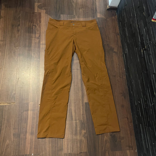 Leichte Wander Hose von Arcteryx (XL Damen) Ocker braun