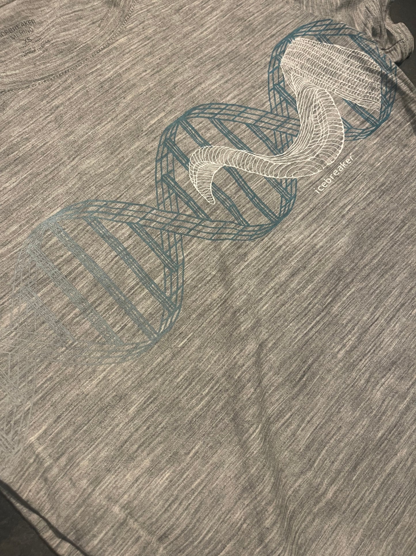 T-Shirt von Icebreaker Merino XS grau mit Künstlerprint
