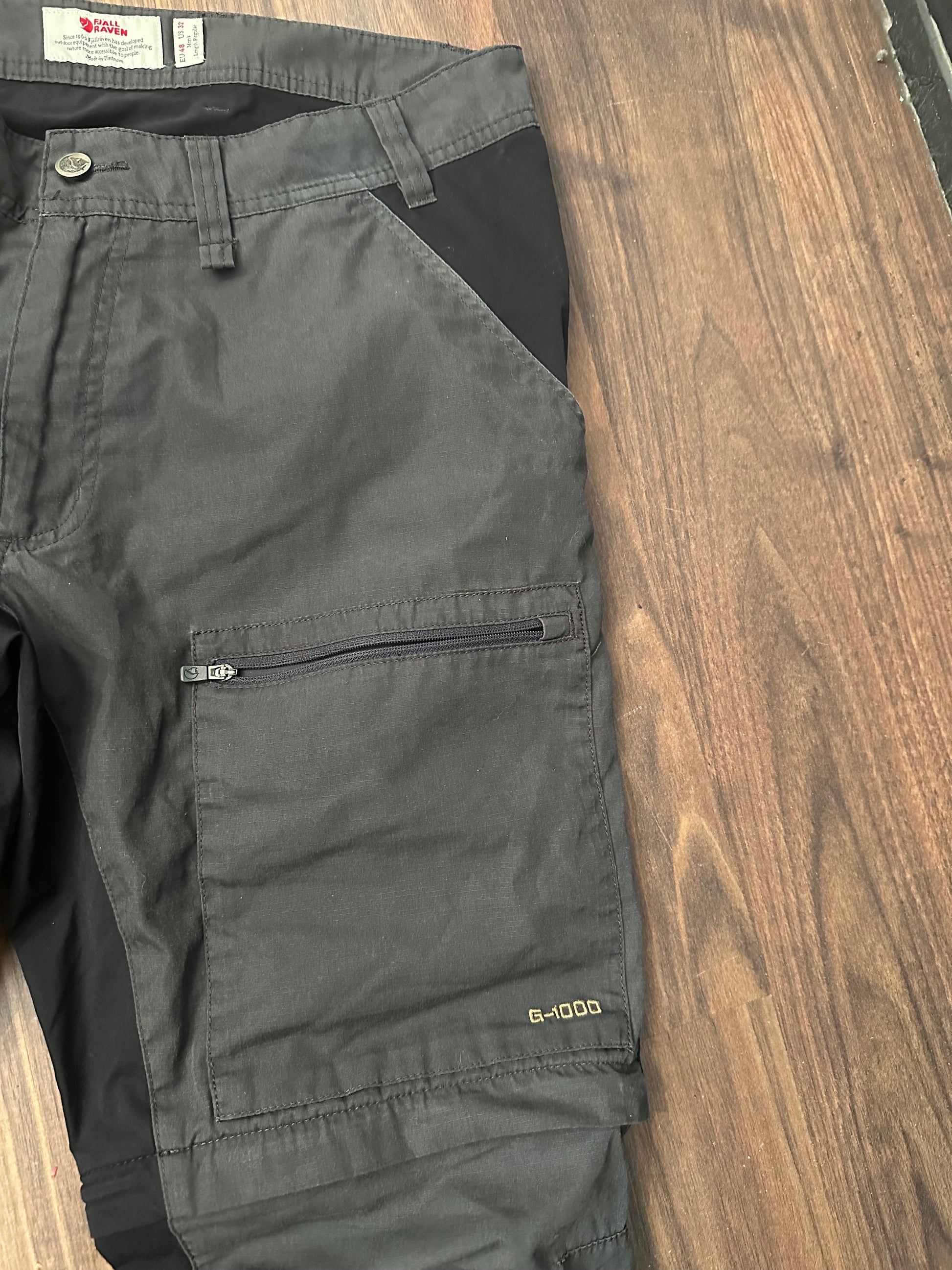 Zip Off 2in1 Hose von Fjällräven (M Herren) Anthrazit - wanderlich.com