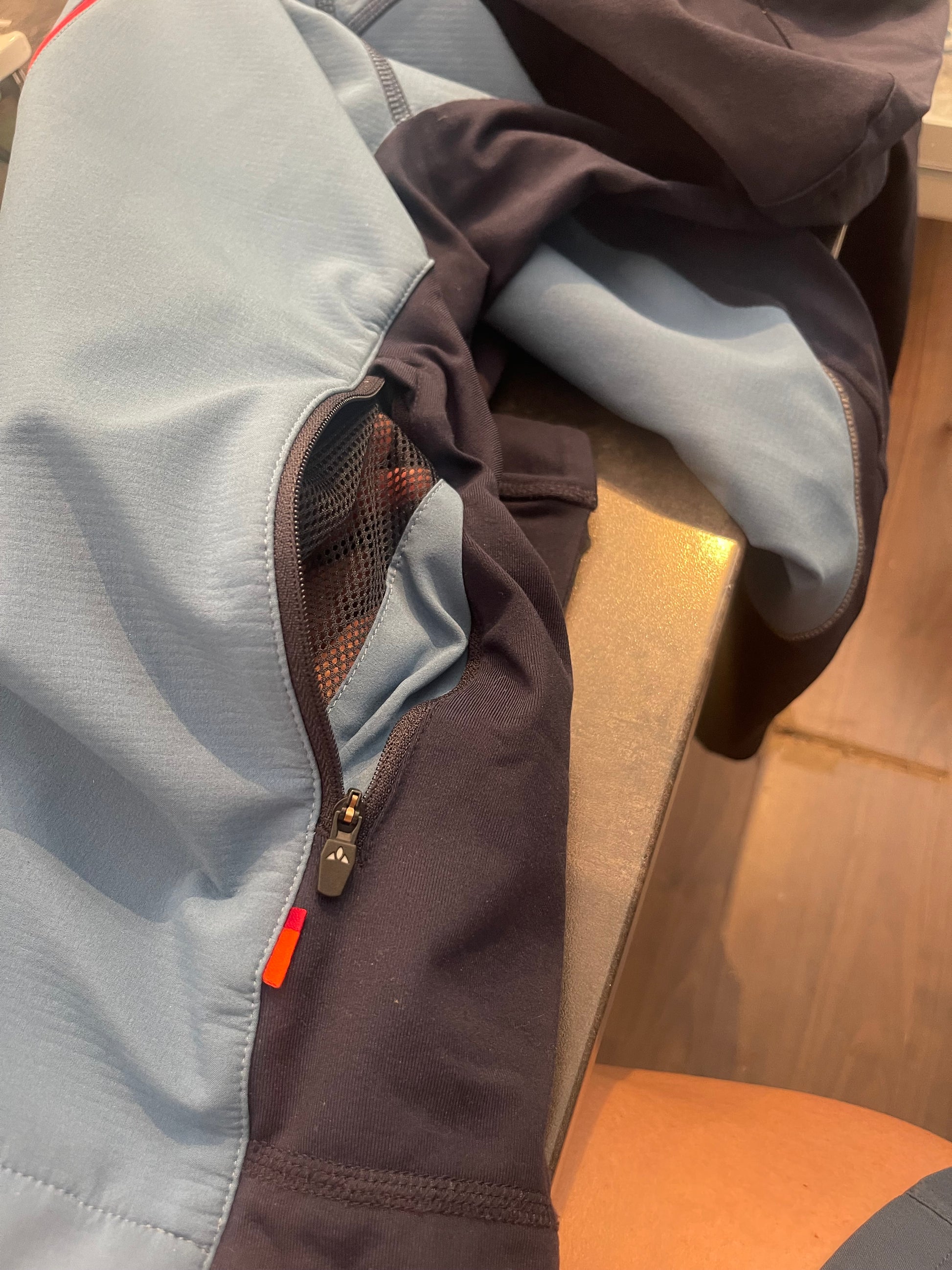Hybrid Jacke von Vaude (Herren M /50) Windproof blau - wanderlich.com
