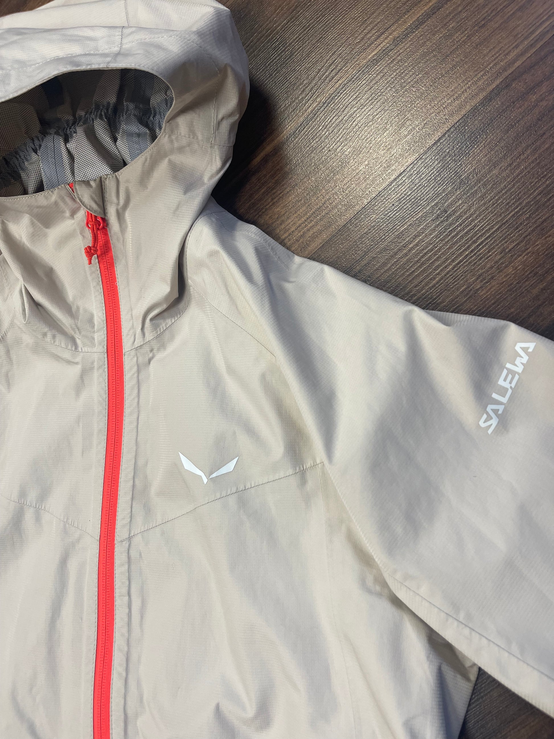 Regen Jacke von Salewa (L Damen) wasserdicht hellbeige / creme - wanderlich.com