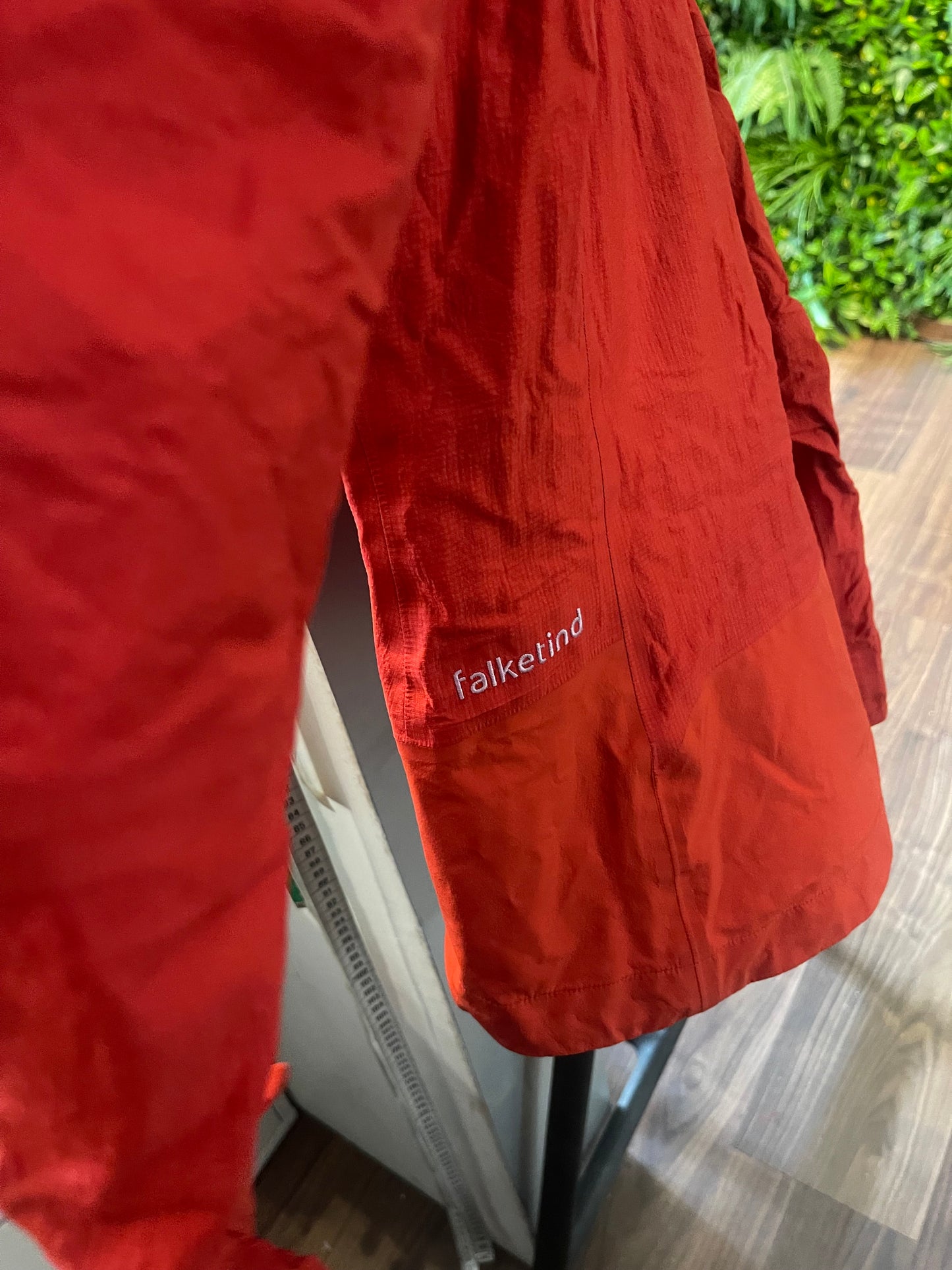 Windbreaker Jacke von Norrøna (S Damen) wasserabweisend rot - wanderlich.com