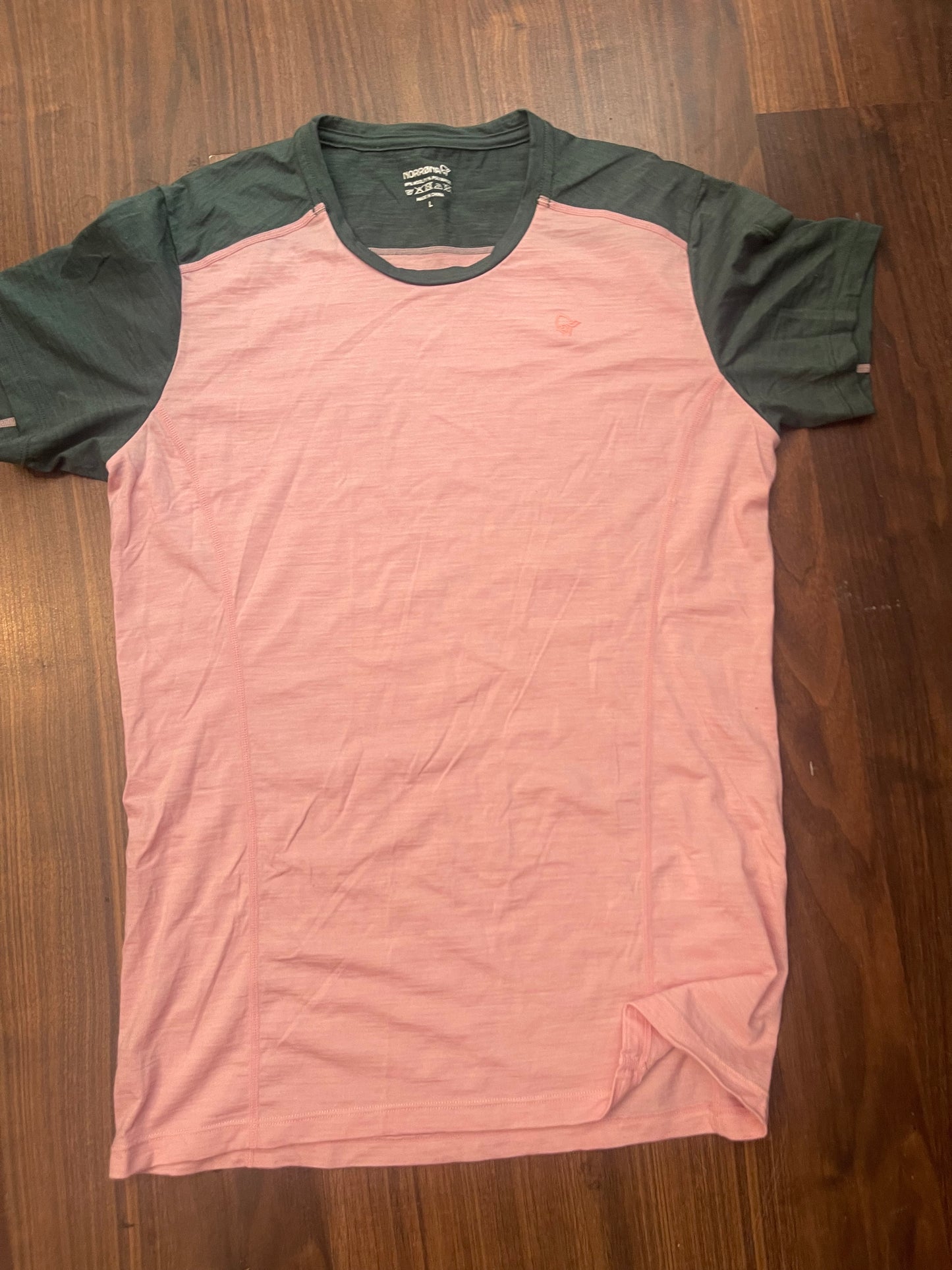 Merino T-Shirt von Norrøna (L Damen) grün rosa